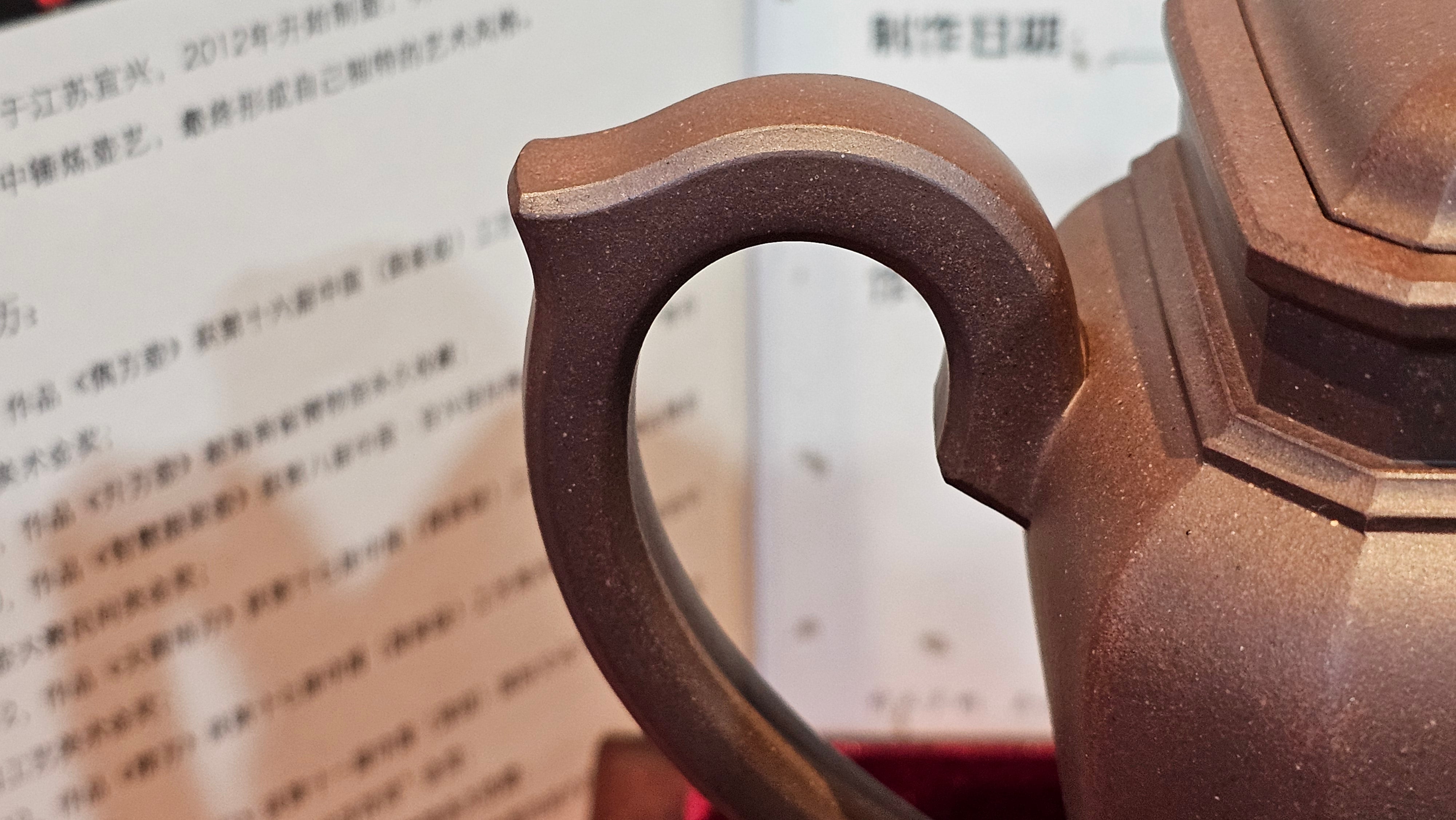 《将军》"Jiang Jun" ~ The General, 405.1ml, Di Cao Qing Zi Ni 底槽青紫泥, Crafted By L2A Senior Consummate Artist Yuan Hui 高级振兴技艺师兼高级工艺美术师~袁辉 ~ Congratulations to Mr A.A.! 0455hrs 18th Oct 2025, Port Franks! Canada🇨🇦.