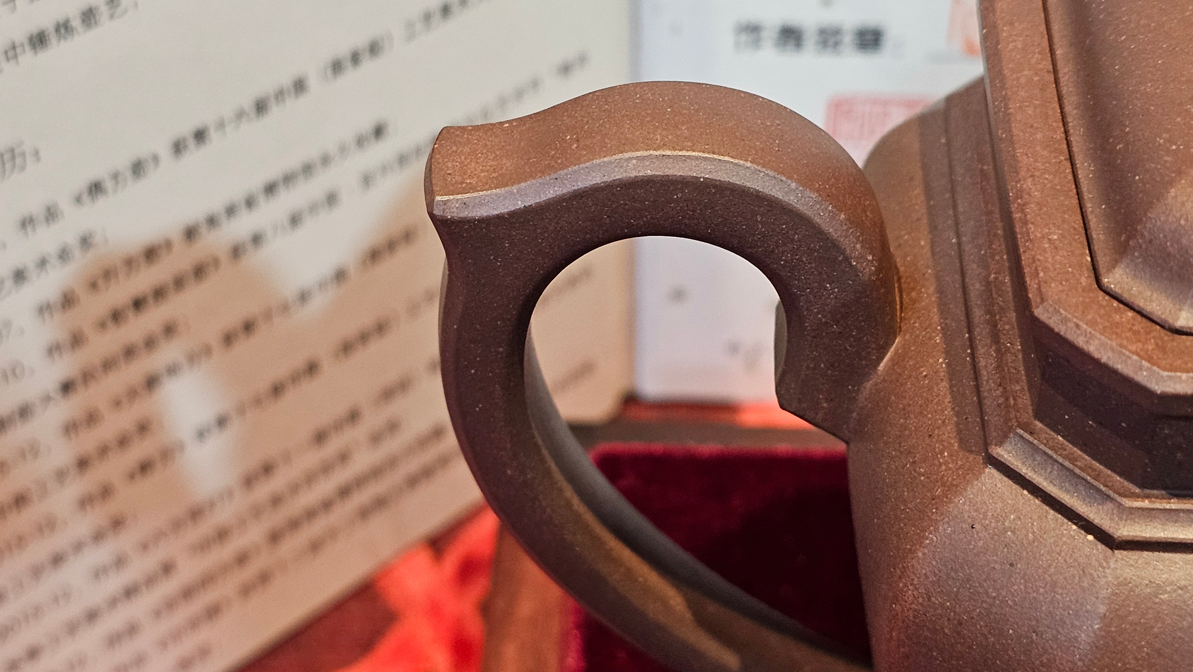 《将军》"Jiang Jun" ~ The General, 405.1ml, Di Cao Qing Zi Ni 底槽青紫泥, Crafted By L2A Senior Consummate Artist Yuan Hui 高级振兴技艺师兼高级工艺美术师~袁辉 ~ Congratulations to Mr A.A.! 0455hrs 18th Oct 2025, Port Franks! Canada🇨🇦.