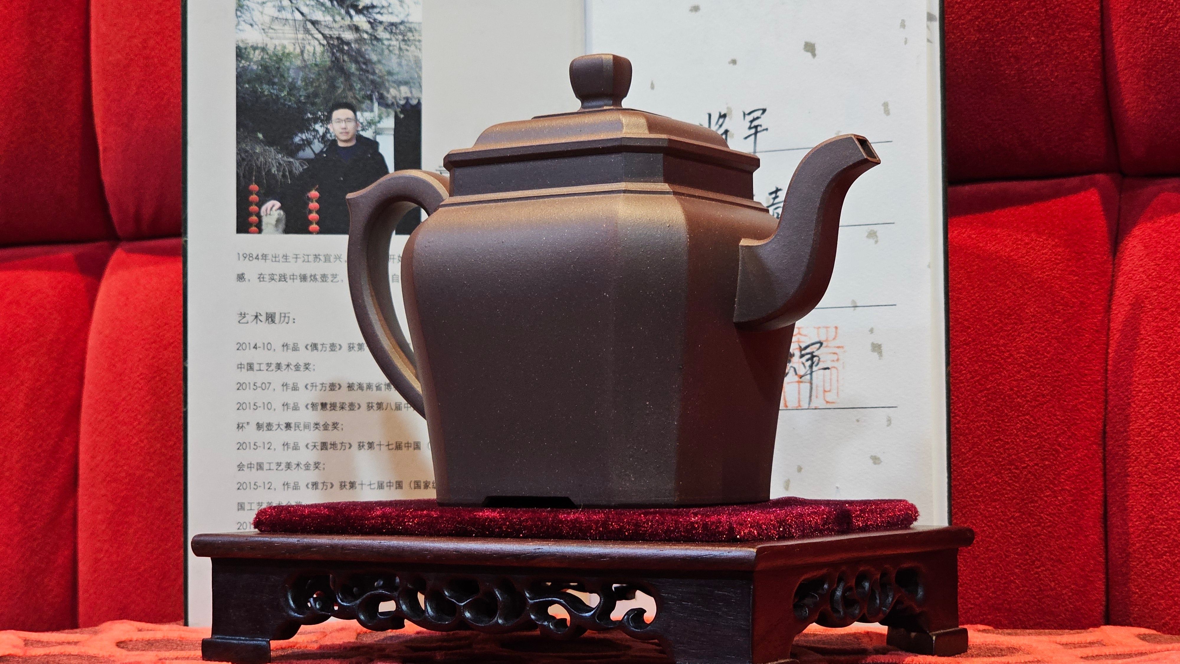 《将军》"Jiang Jun" ~ The General, 405.1ml, Di Cao Qing Zi Ni 底槽青紫泥, Crafted By L2A Senior Consummate Artist Yuan Hui 高级振兴技艺师兼高级工艺美术师~袁辉 ~ Congratulations to Mr A.A.! 0455hrs 18th Oct 2025, Port Franks! Canada🇨🇦.