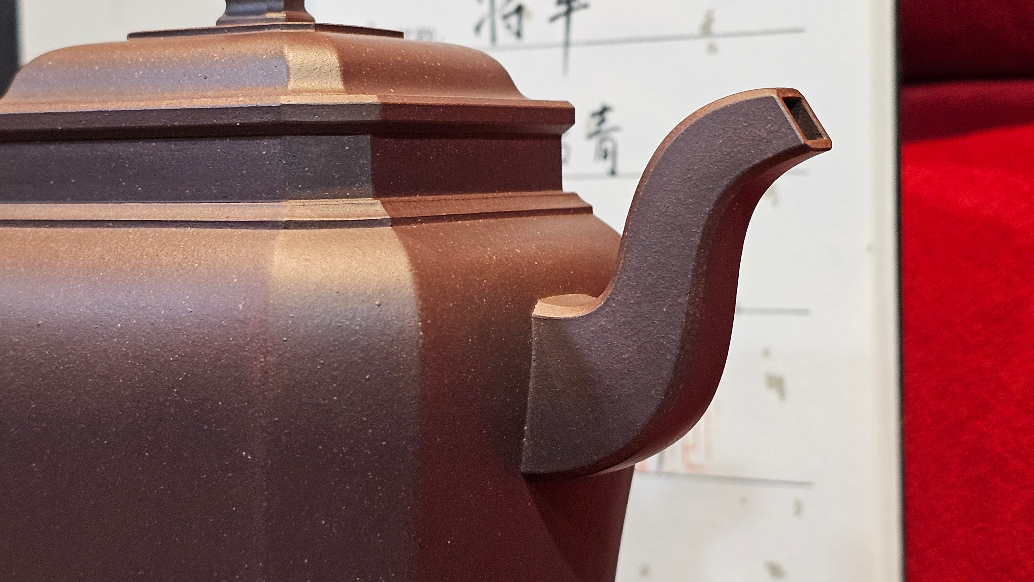 《将军》"Jiang Jun" ~ The General, 405.1ml, Di Cao Qing Zi Ni 底槽青紫泥, Crafted By L2A Senior Consummate Artist Yuan Hui 高级振兴技艺师兼高级工艺美术师~袁辉 ~ Congratulations to Mr A.A.! 0455hrs 18th Oct 2025, Port Franks! Canada🇨🇦.