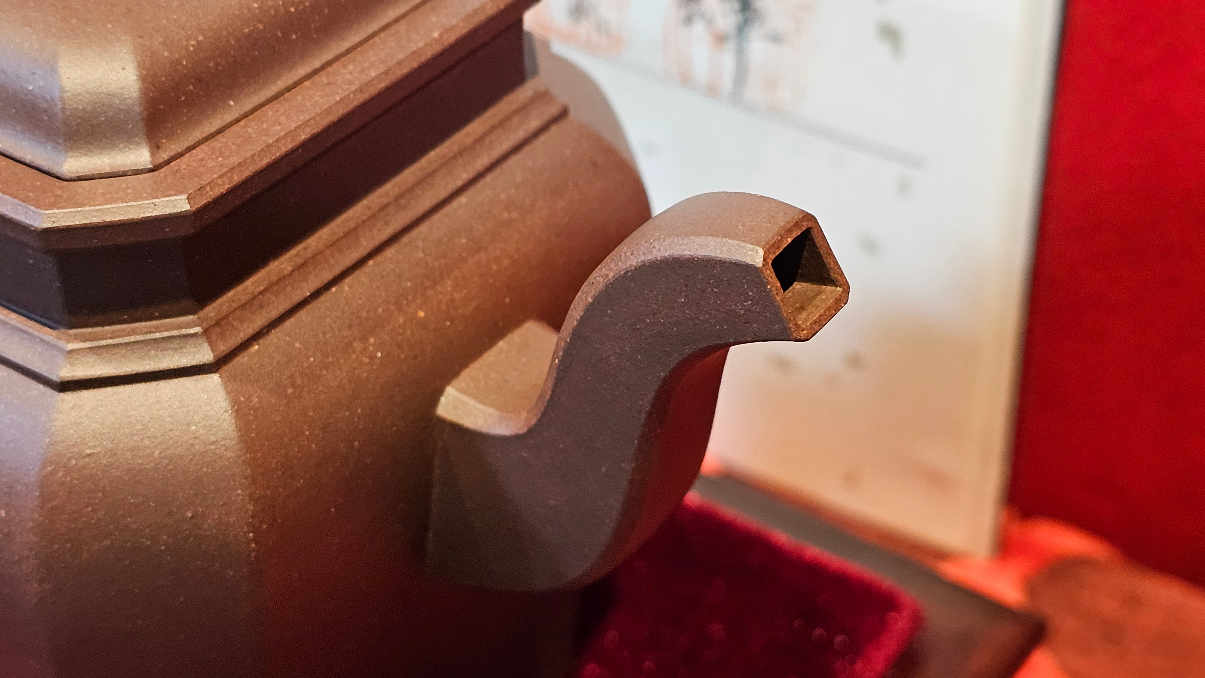 《将军》"Jiang Jun" ~ The General, 405.1ml, Di Cao Qing Zi Ni 底槽青紫泥, Crafted By L2A Senior Consummate Artist Yuan Hui 高级振兴技艺师兼高级工艺美术师~袁辉 ~ Congratulations to Mr A.A.! 0455hrs 18th Oct 2025, Port Franks! Canada🇨🇦.