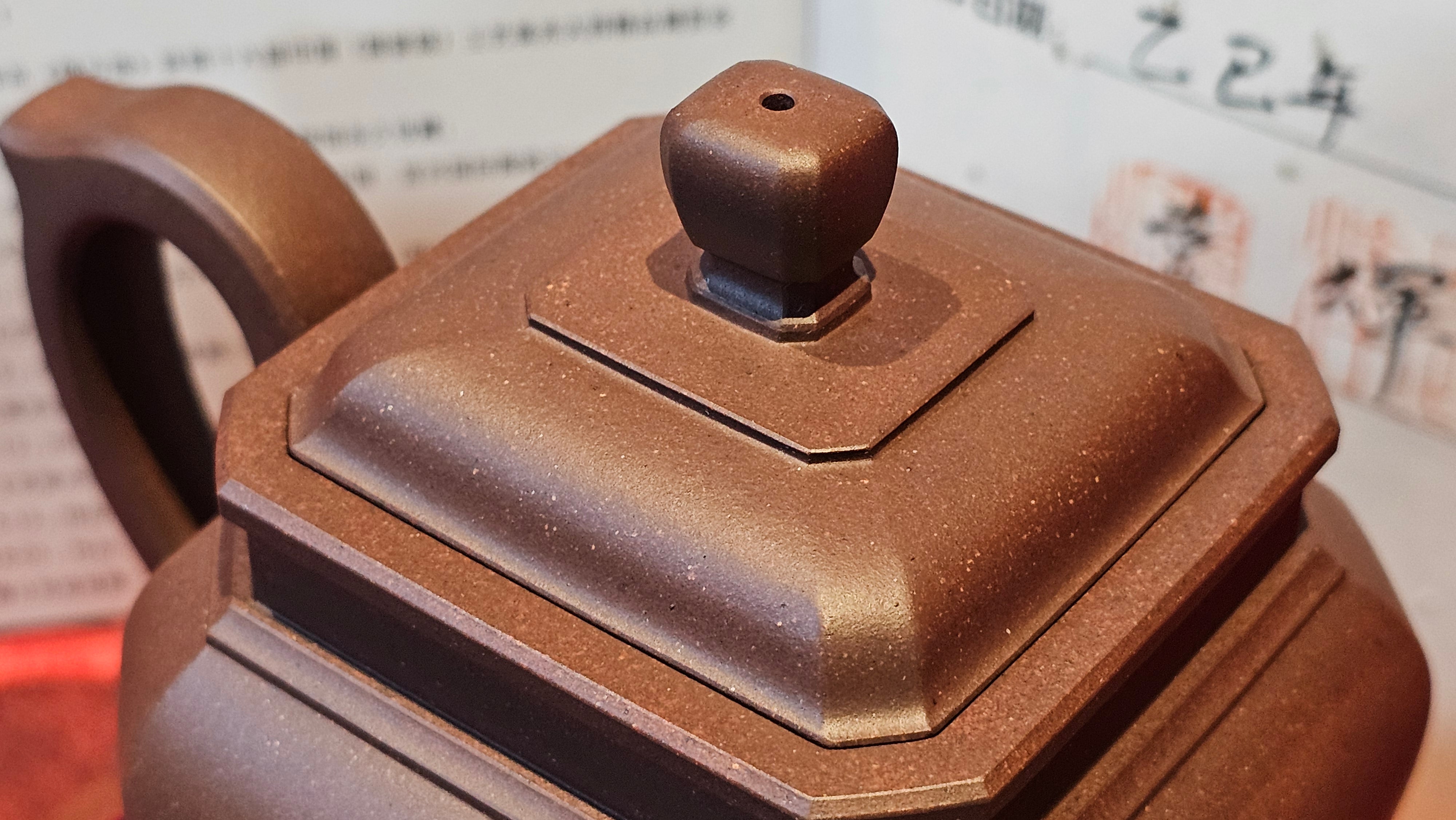 《将军》"Jiang Jun" ~ The General, 405.1ml, Di Cao Qing Zi Ni 底槽青紫泥, Crafted By L2A Senior Consummate Artist Yuan Hui 高级振兴技艺师兼高级工艺美术师~袁辉 ~ Congratulations to Mr A.A.! 0455hrs 18th Oct 2025, Port Franks! Canada🇨🇦.