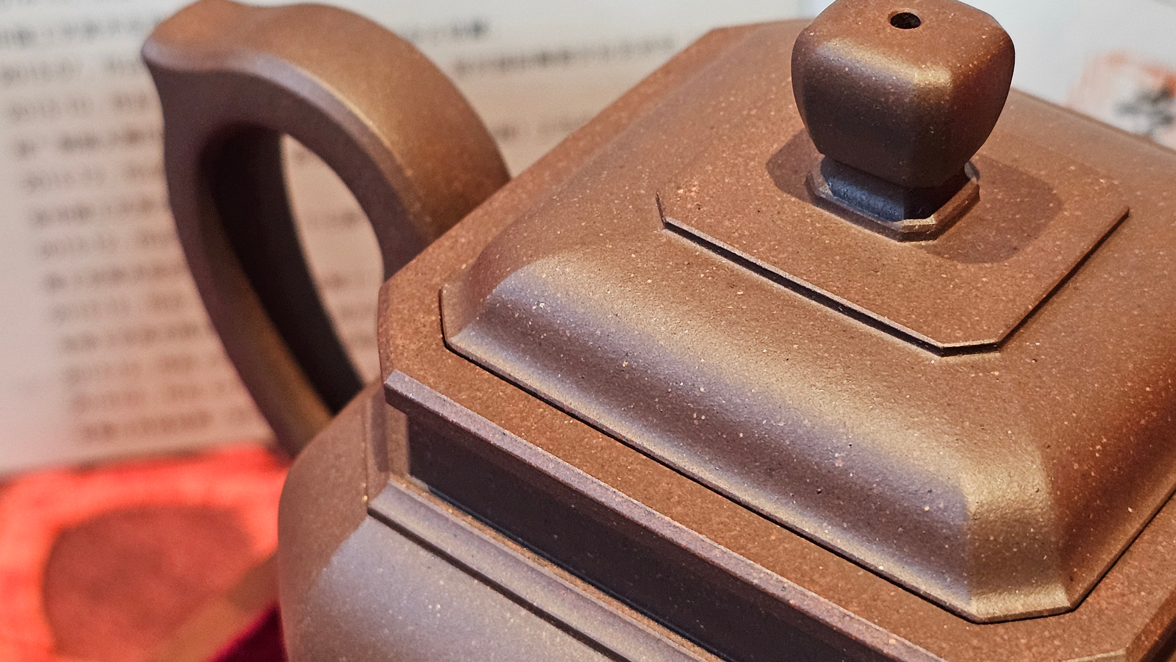 《将军》"Jiang Jun" ~ The General, 405.1ml, Di Cao Qing Zi Ni 底槽青紫泥, Crafted By L2A Senior Consummate Artist Yuan Hui 高级振兴技艺师兼高级工艺美术师~袁辉 ~ Congratulations to Mr A.A.! 0455hrs 18th Oct 2025, Port Franks! Canada🇨🇦.