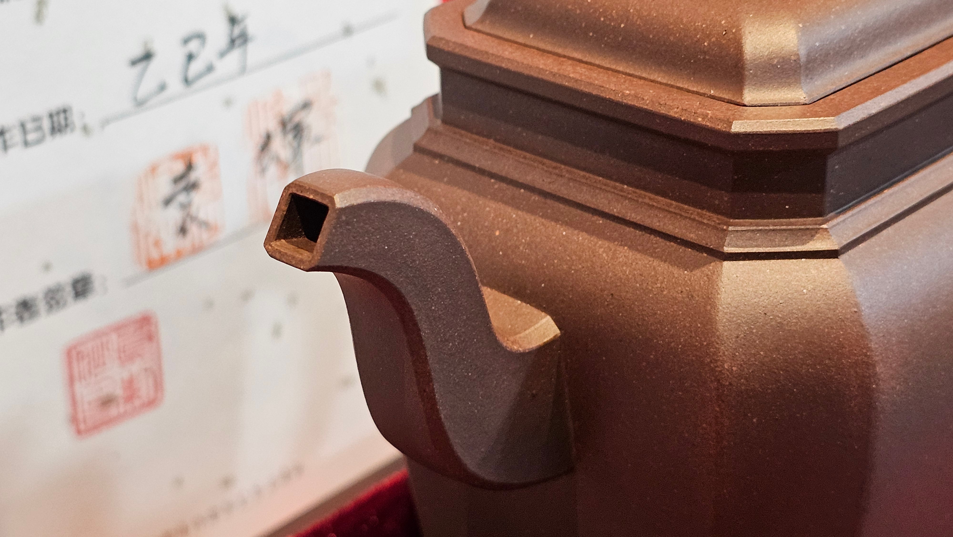 《将军》"Jiang Jun" ~ The General, 405.1ml, Di Cao Qing Zi Ni 底槽青紫泥, Crafted By L2A Senior Consummate Artist Yuan Hui 高级振兴技艺师兼高级工艺美术师~袁辉 ~ Congratulations to Mr A.A.! 0455hrs 18th Oct 2025, Port Franks! Canada🇨🇦.