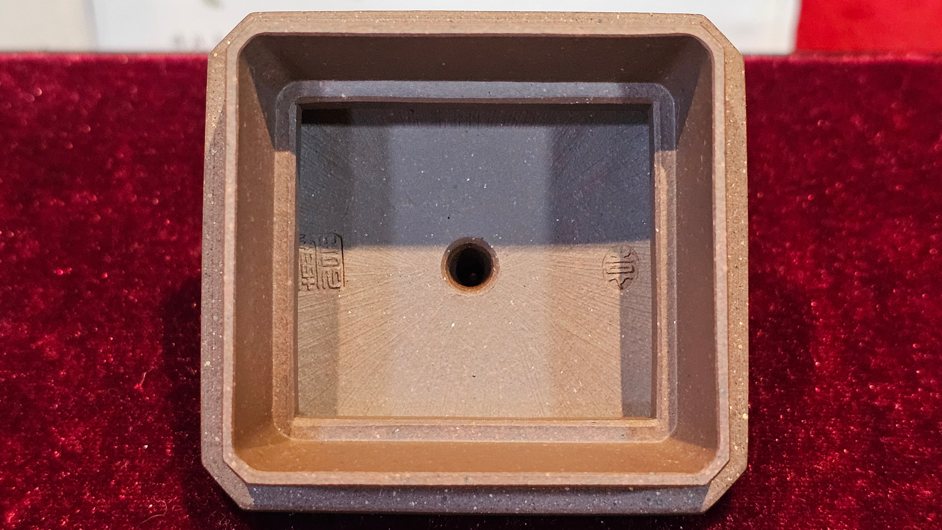 《将军》"Jiang Jun" ~ The General, 405.1ml, Di Cao Qing Zi Ni 底槽青紫泥, Crafted By L2A Senior Consummate Artist Yuan Hui 高级振兴技艺师兼高级工艺美术师~袁辉 ~ Congratulations to Mr A.A.! 0455hrs 18th Oct 2025, Port Franks! Canada🇨🇦.