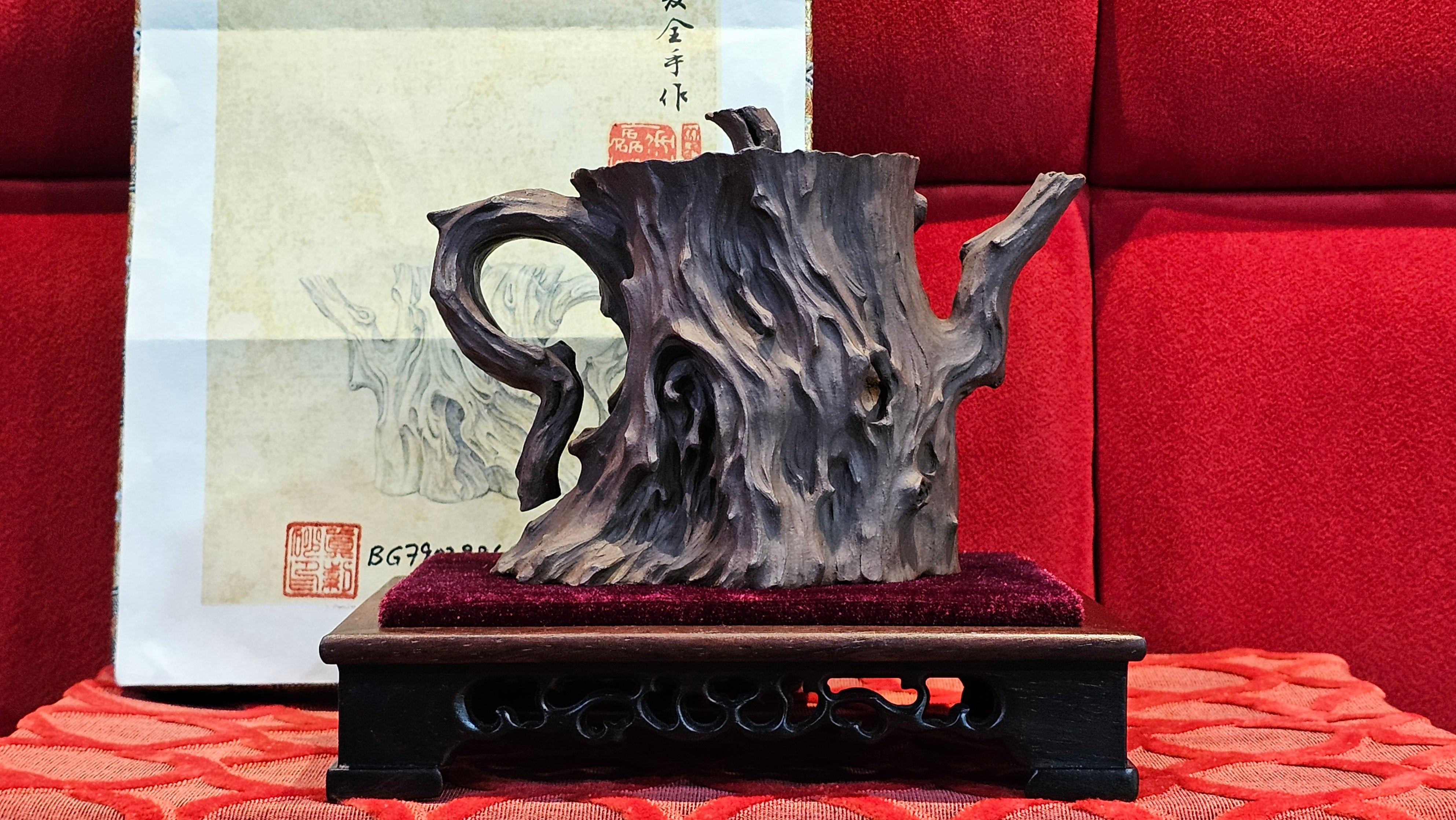 Commissioned work for Patron Mr Engel accomplished: Assoc Master 张雪磊 Zhang Xue Lei crafting the World Debut Ornate ZiSha Work Taking After The "Methuselah" Bristlecone Pine of North America. ~ Part 2 ~ 173 photos.