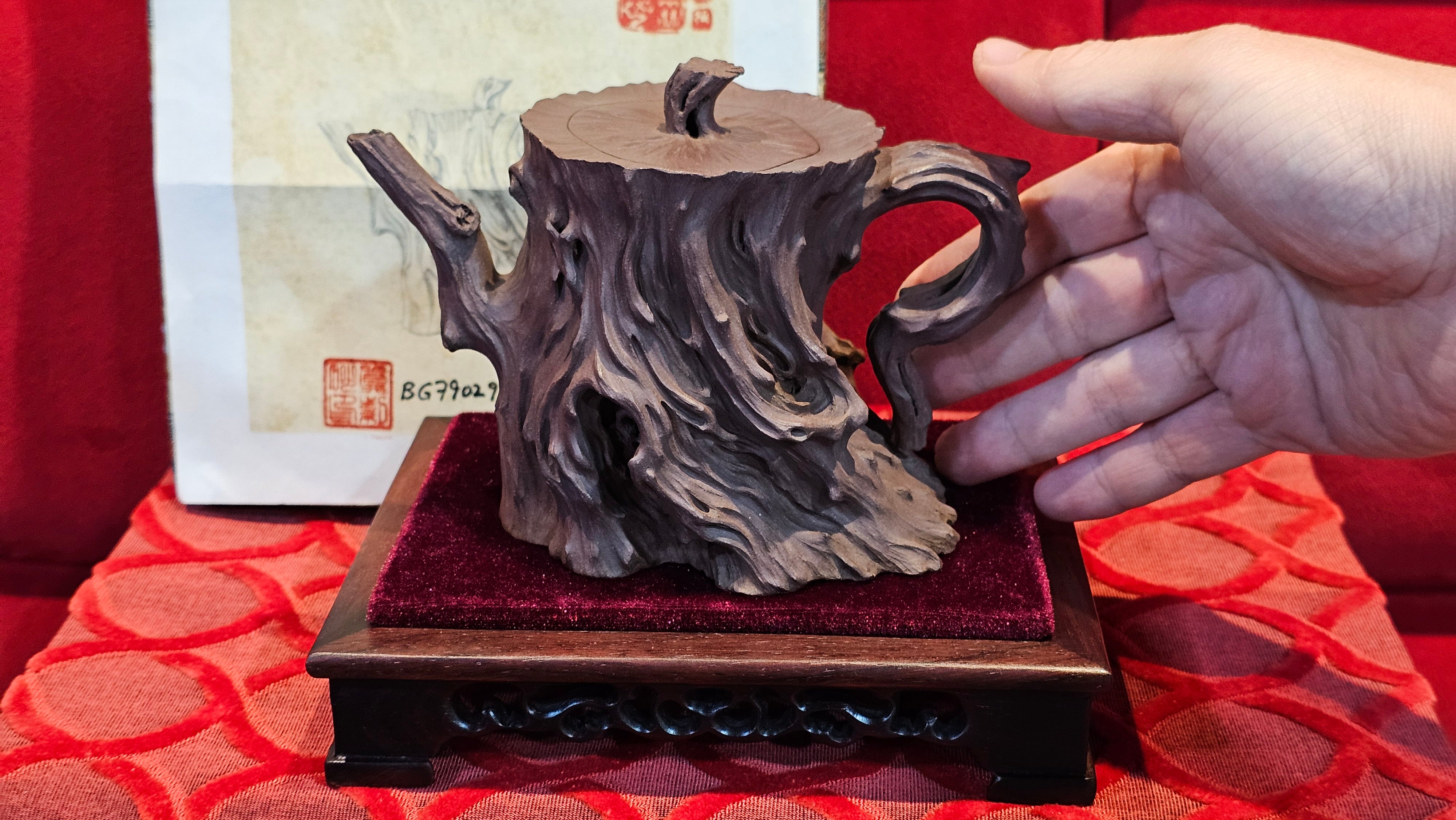 Commissioned work for Patron Mr Engel accomplished: Assoc Master 张雪磊 Zhang Xue Lei crafting the World Debut Ornate ZiSha Work Taking After The "Methuselah" Bristlecone Pine of North America. ~ Part 2 ~ 173 photos.