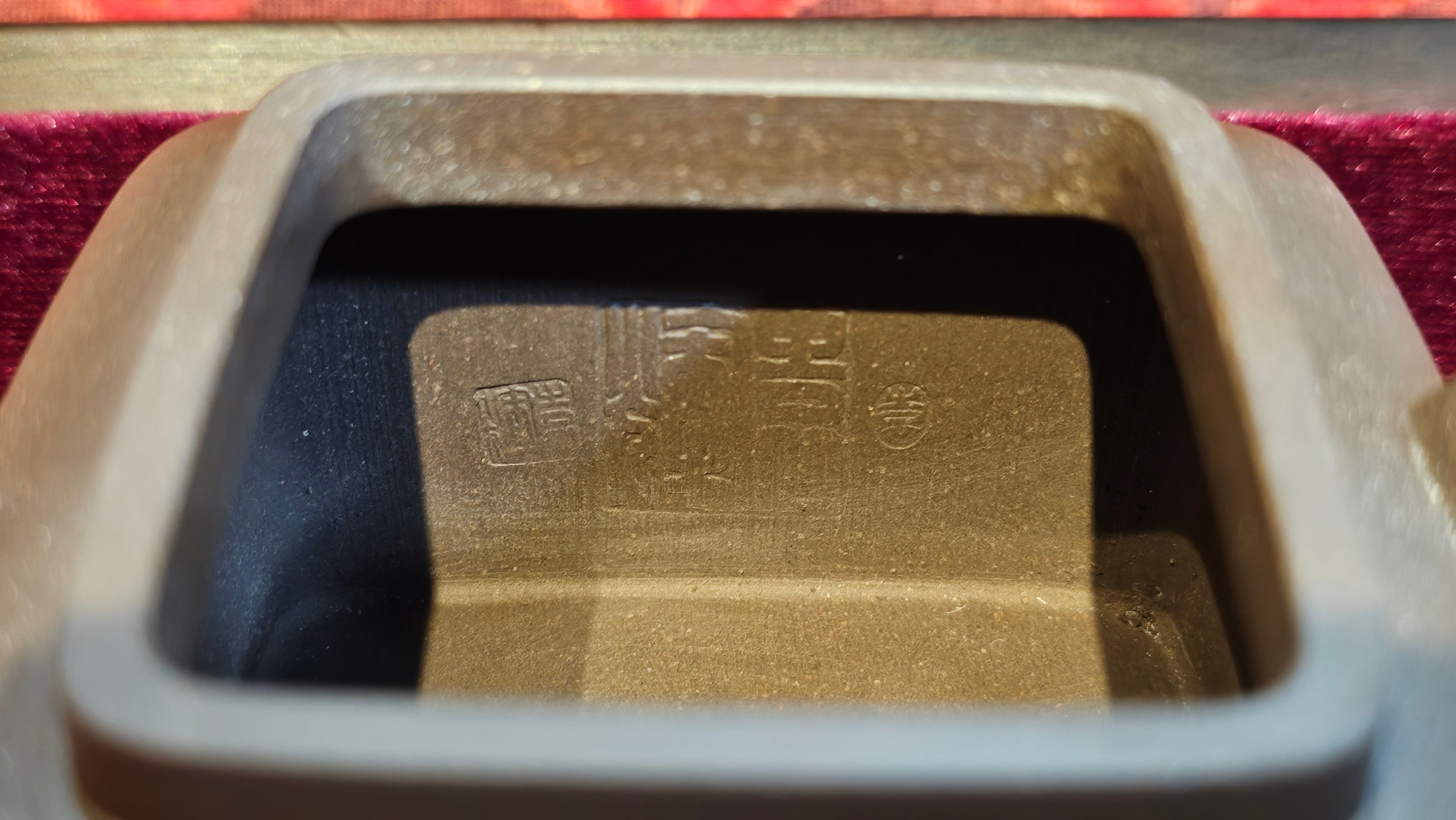 《静远四方》"Jing Yuan Si Fang ~ Stillness, expansive in Four Directions", 161.8ml, "卓而不群" and Lotus Flower Engraving, Di Cao Qing Zi Ni 底槽青紫泥, by L2A Senior Consummate Artist Yuan Hui 袁辉 ~ Congratulations!to Ms A.C., 0918hrs 12th July 2025, Santa Clara, CA!