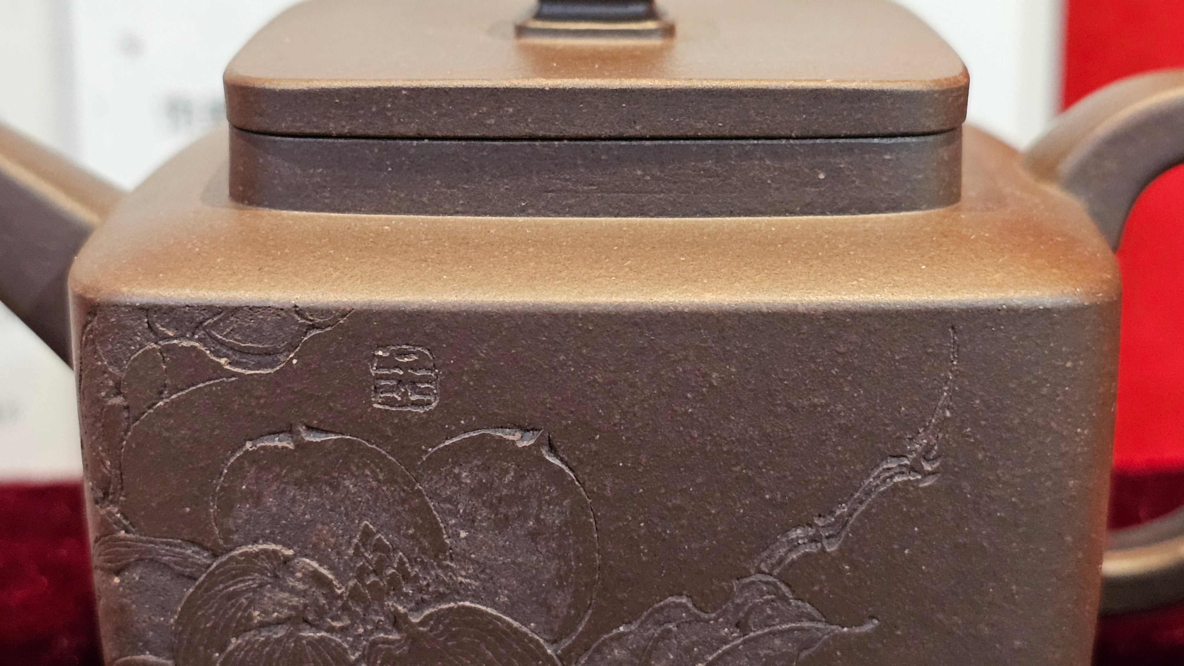 《静远四方》"Jing Yuan Si Fang ~ Stillness, expansive in Four Directions", 161.8ml, "卓而不群" and Lotus Flower Engraving, Di Cao Qing Zi Ni 底槽青紫泥, by L2A Senior Consummate Artist Yuan Hui 袁辉 ~ Congratulations!to Ms A.C., 0918hrs 12th July 2025, Santa Clara, CA!