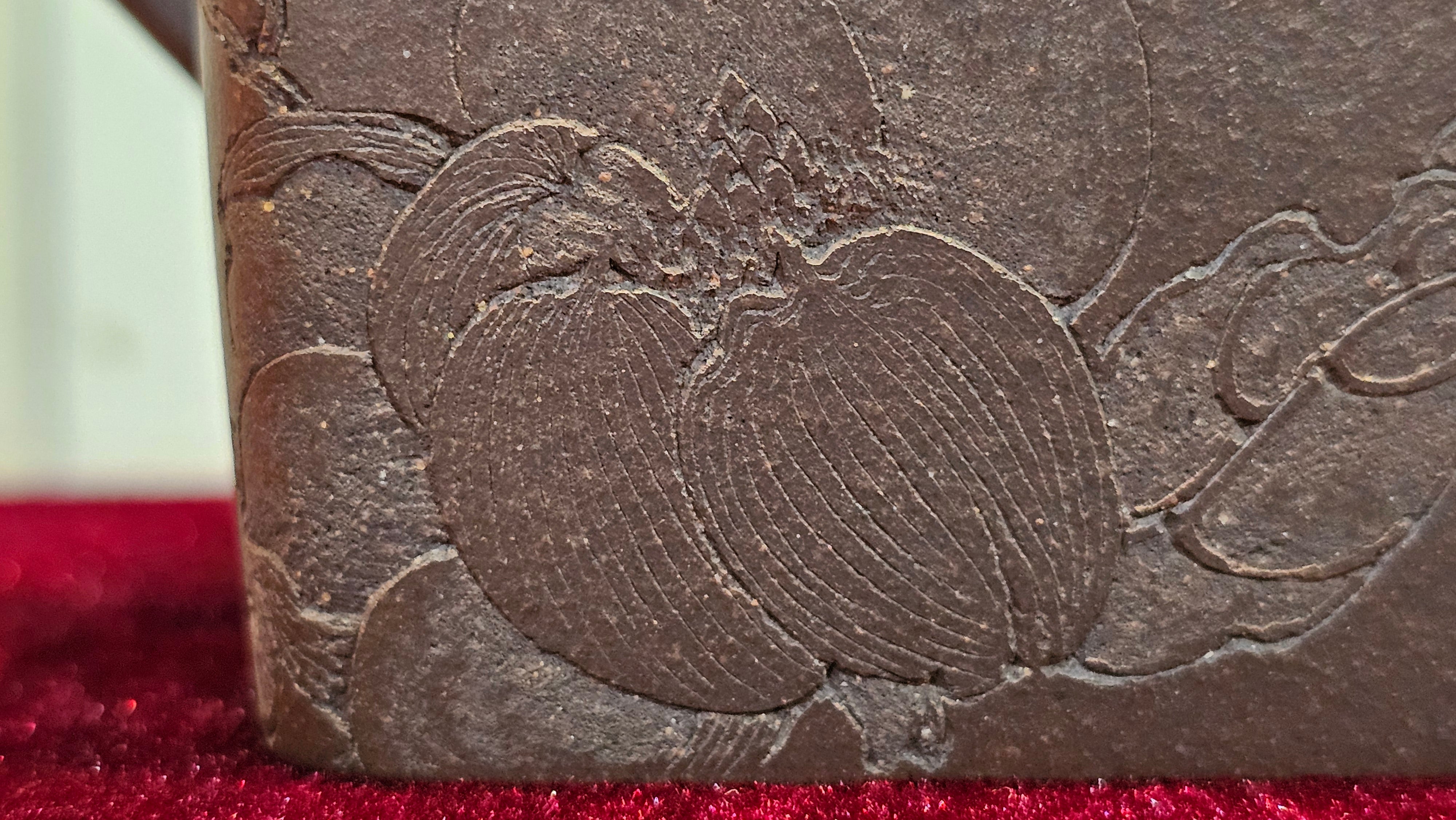 《静远四方》"Jing Yuan Si Fang ~ Stillness, expansive in Four Directions", 161.8ml, "卓而不群" and Lotus Flower Engraving, Di Cao Qing Zi Ni 底槽青紫泥, by L2A Senior Consummate Artist Yuan Hui 袁辉 ~ Congratulations!to Ms A.C., 0918hrs 12th July 2025, Santa Clara, CA!