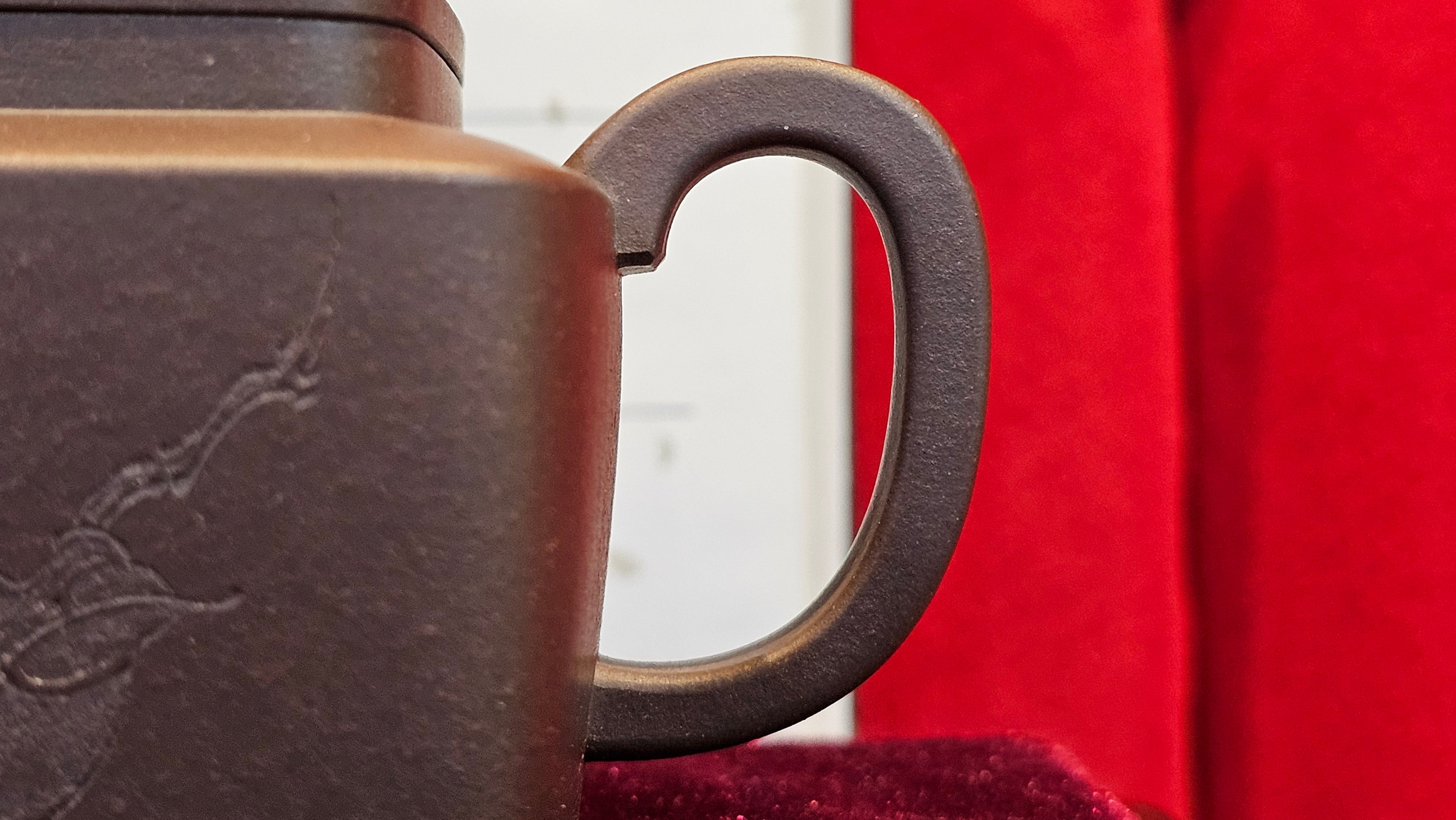 《静远四方》"Jing Yuan Si Fang ~ Stillness, expansive in Four Directions", 161.8ml, "卓而不群" and Lotus Flower Engraving, Di Cao Qing Zi Ni 底槽青紫泥, by L2A Senior Consummate Artist Yuan Hui 袁辉 ~ Congratulations!to Ms A.C., 0918hrs 12th July 2025, Santa Clara, CA!