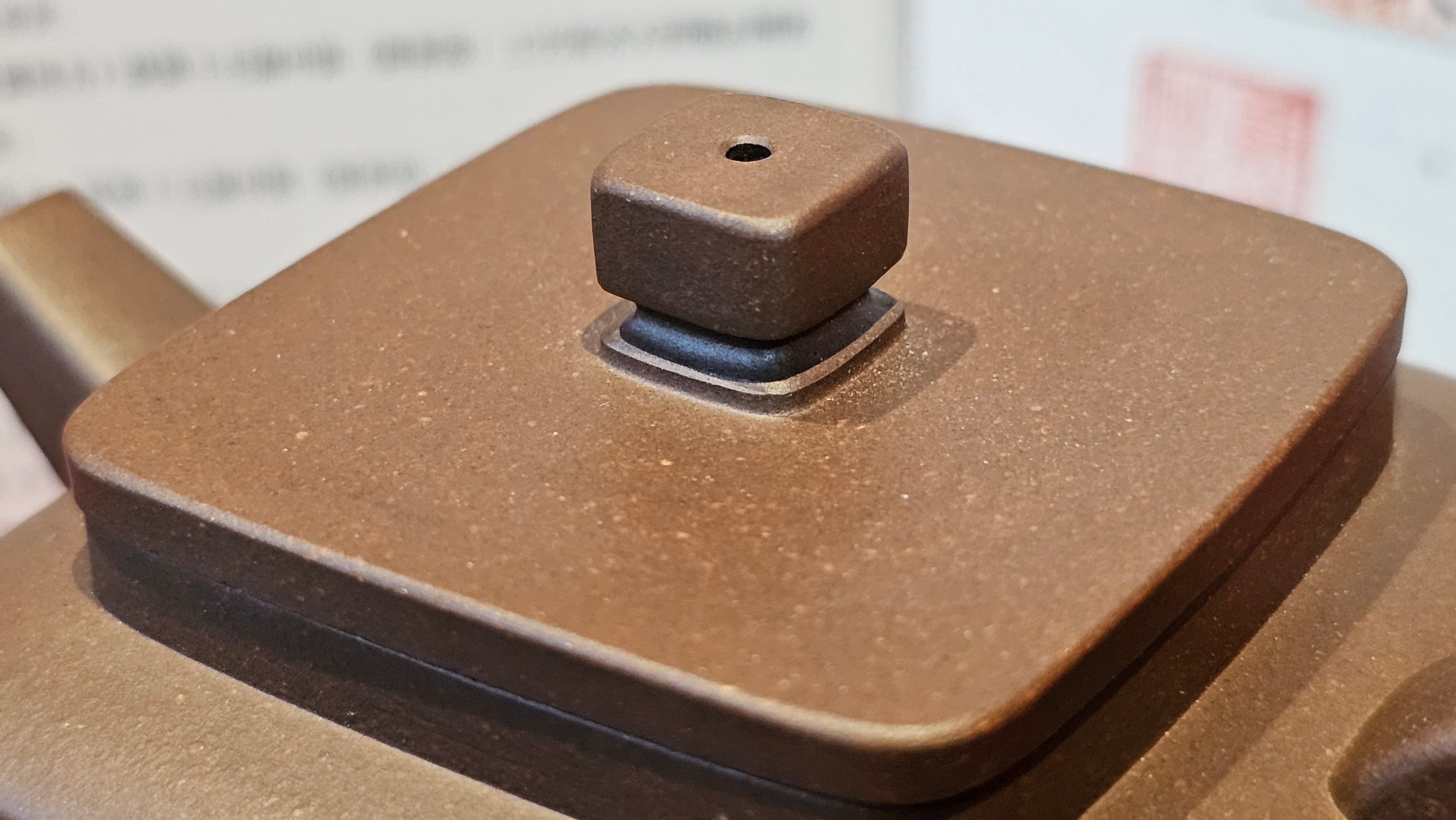 《静远四方》"Jing Yuan Si Fang ~ Stillness, expansive in Four Directions", 161.8ml, "卓而不群" and Lotus Flower Engraving, Di Cao Qing Zi Ni 底槽青紫泥, by L2A Senior Consummate Artist Yuan Hui 袁辉 ~ Congratulations!to Ms A.C., 0918hrs 12th July 2025, Santa Clara, CA!