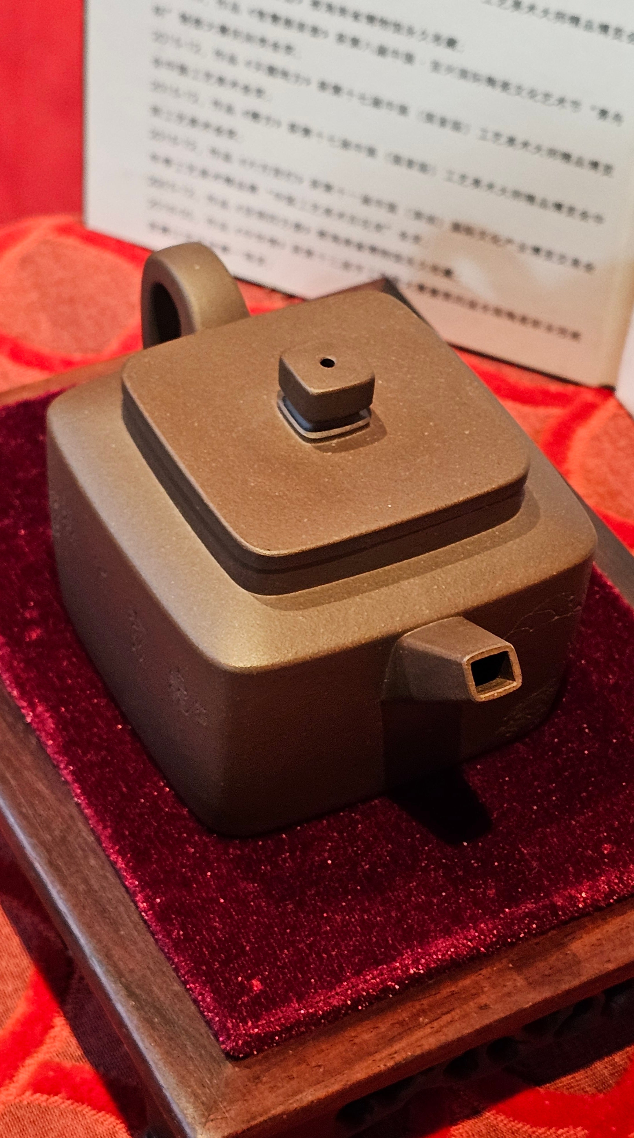 《静远四方》"Jing Yuan Si Fang ~ Stillness, expansive in Four Directions", 161.8ml, "卓而不群" and Lotus Flower Engraving, Di Cao Qing Zi Ni 底槽青紫泥, by L2A Senior Consummate Artist Yuan Hui 袁辉 ~ Congratulations!to Ms A.C., 0918hrs 12th July 2025, Santa Clara, CA!