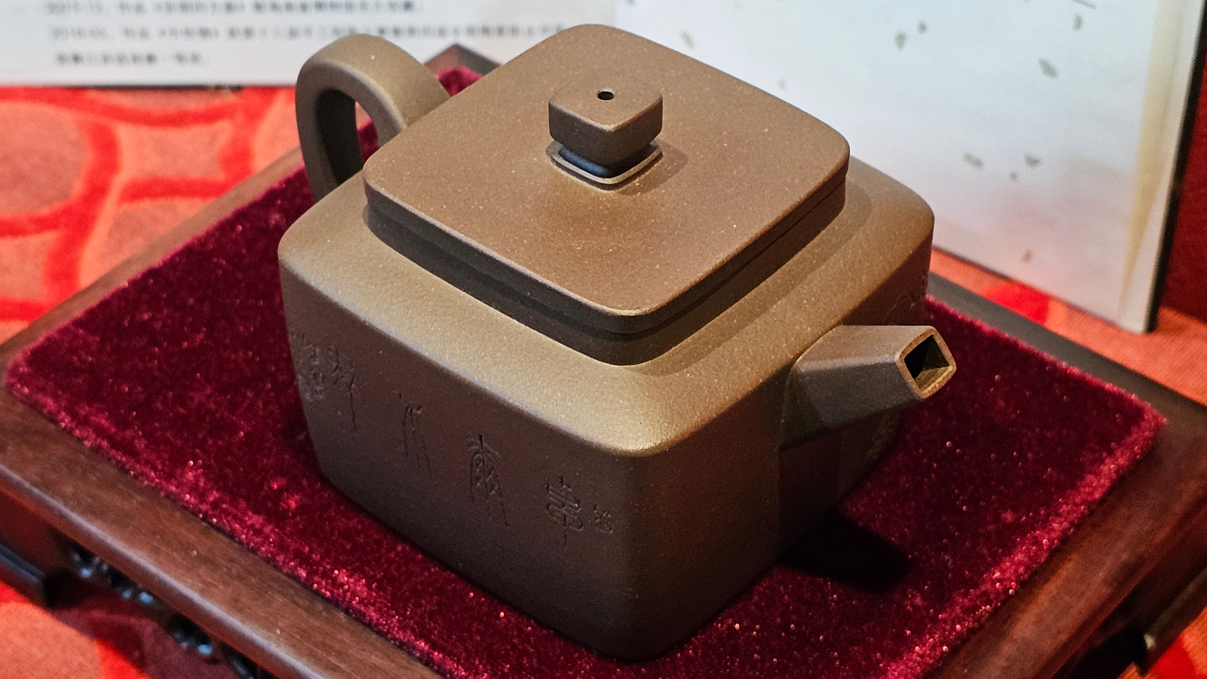 《静远四方》"Jing Yuan Si Fang ~ Stillness, expansive in Four Directions", 161.8ml, "卓而不群" and Lotus Flower Engraving, Di Cao Qing Zi Ni 底槽青紫泥, by L2A Senior Consummate Artist Yuan Hui 袁辉 ~ Congratulations!to Ms A.C., 0918hrs 12th July 2025, Santa Clara, CA!