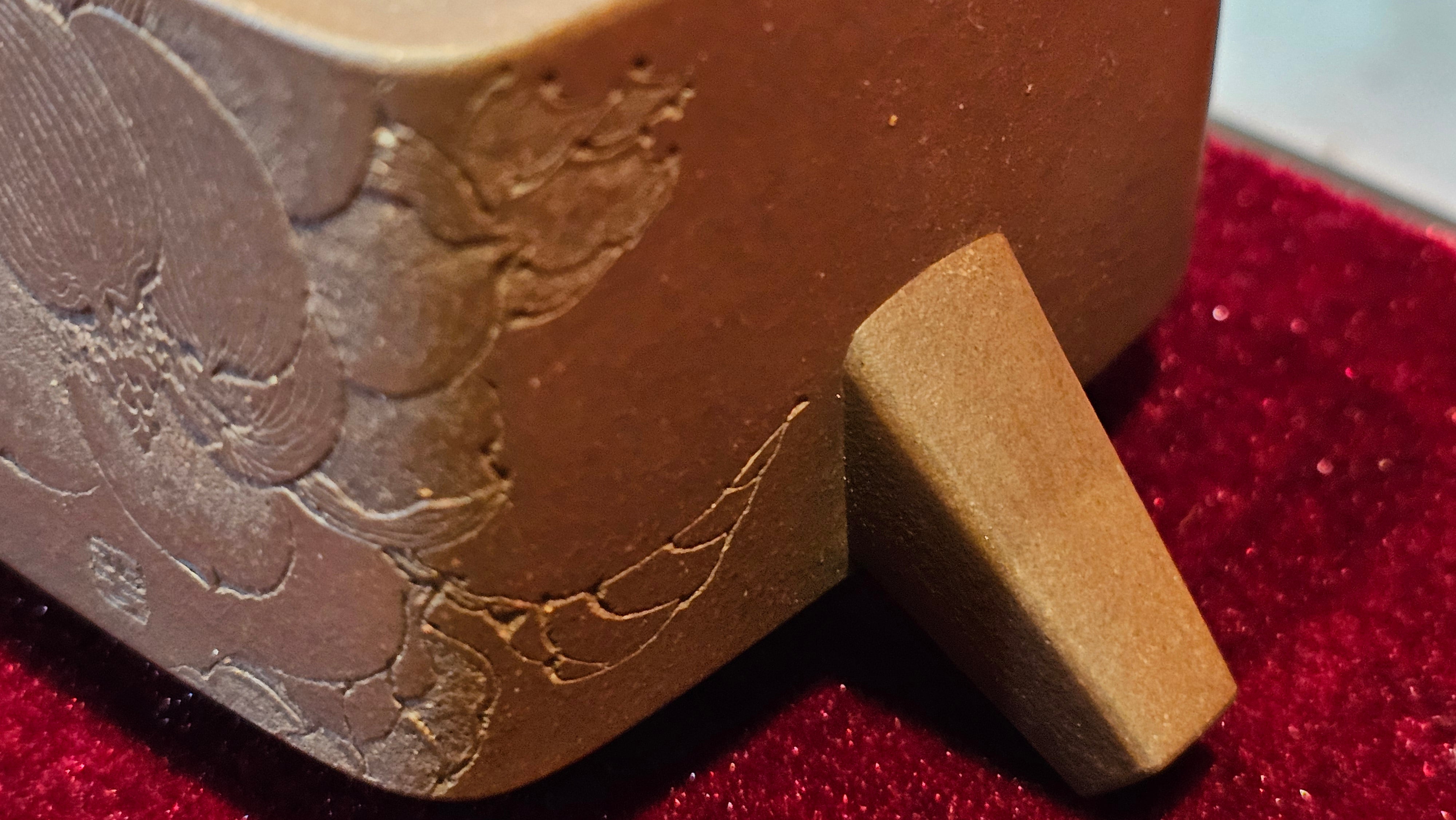 《静远四方》"Jing Yuan Si Fang ~ Stillness, expansive in Four Directions", 161.8ml, "卓而不群" and Lotus Flower Engraving, Di Cao Qing Zi Ni 底槽青紫泥, by L2A Senior Consummate Artist Yuan Hui 袁辉 ~ Congratulations!to Ms A.C., 0918hrs 12th July 2025, Santa Clara, CA!