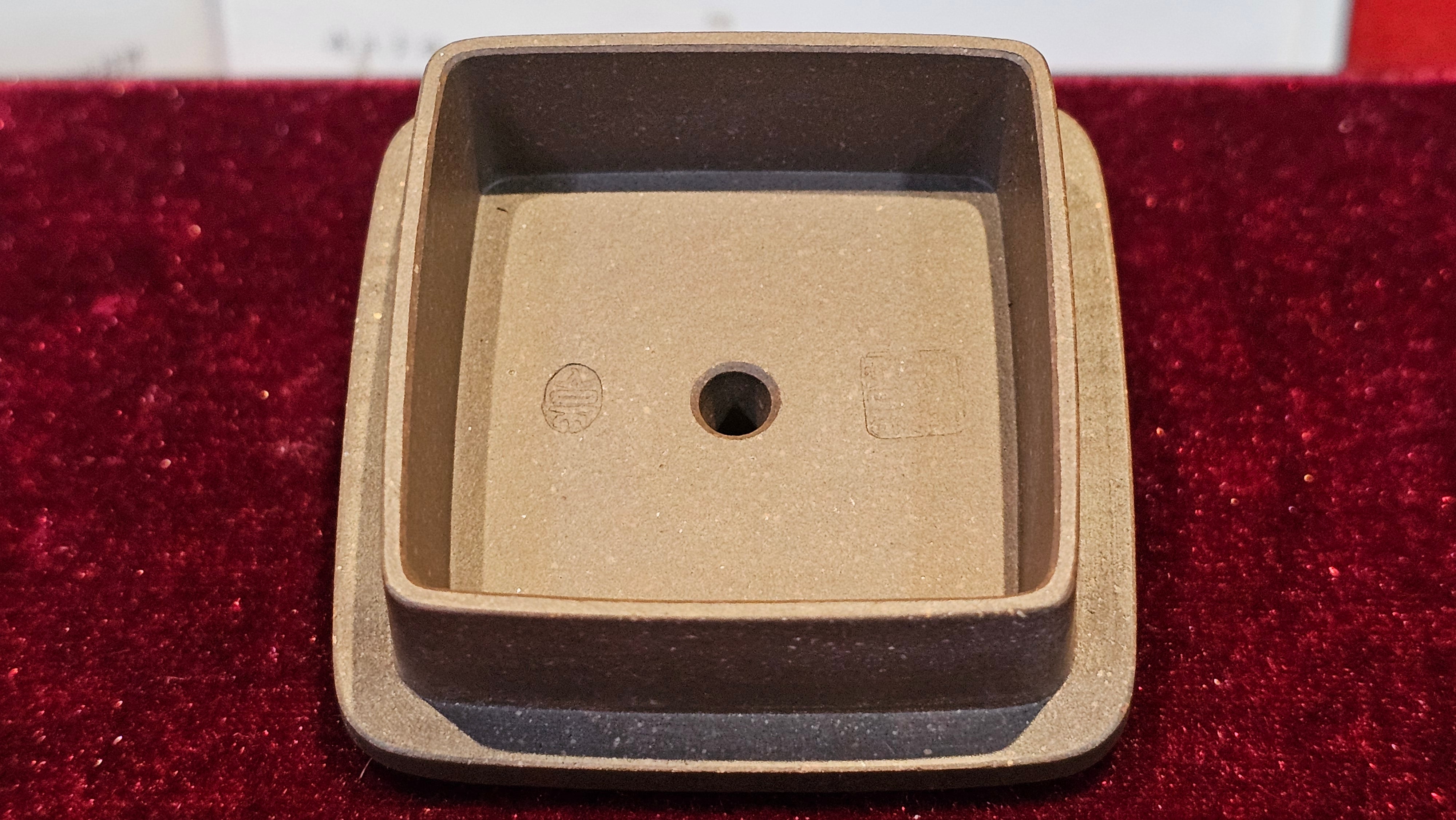 《静远四方》"Jing Yuan Si Fang ~ Stillness, expansive in Four Directions", 161.8ml, "卓而不群" and Lotus Flower Engraving, Di Cao Qing Zi Ni 底槽青紫泥, by L2A Senior Consummate Artist Yuan Hui 袁辉 ~ Congratulations!to Ms A.C., 0918hrs 12th July 2025, Santa Clara, CA!