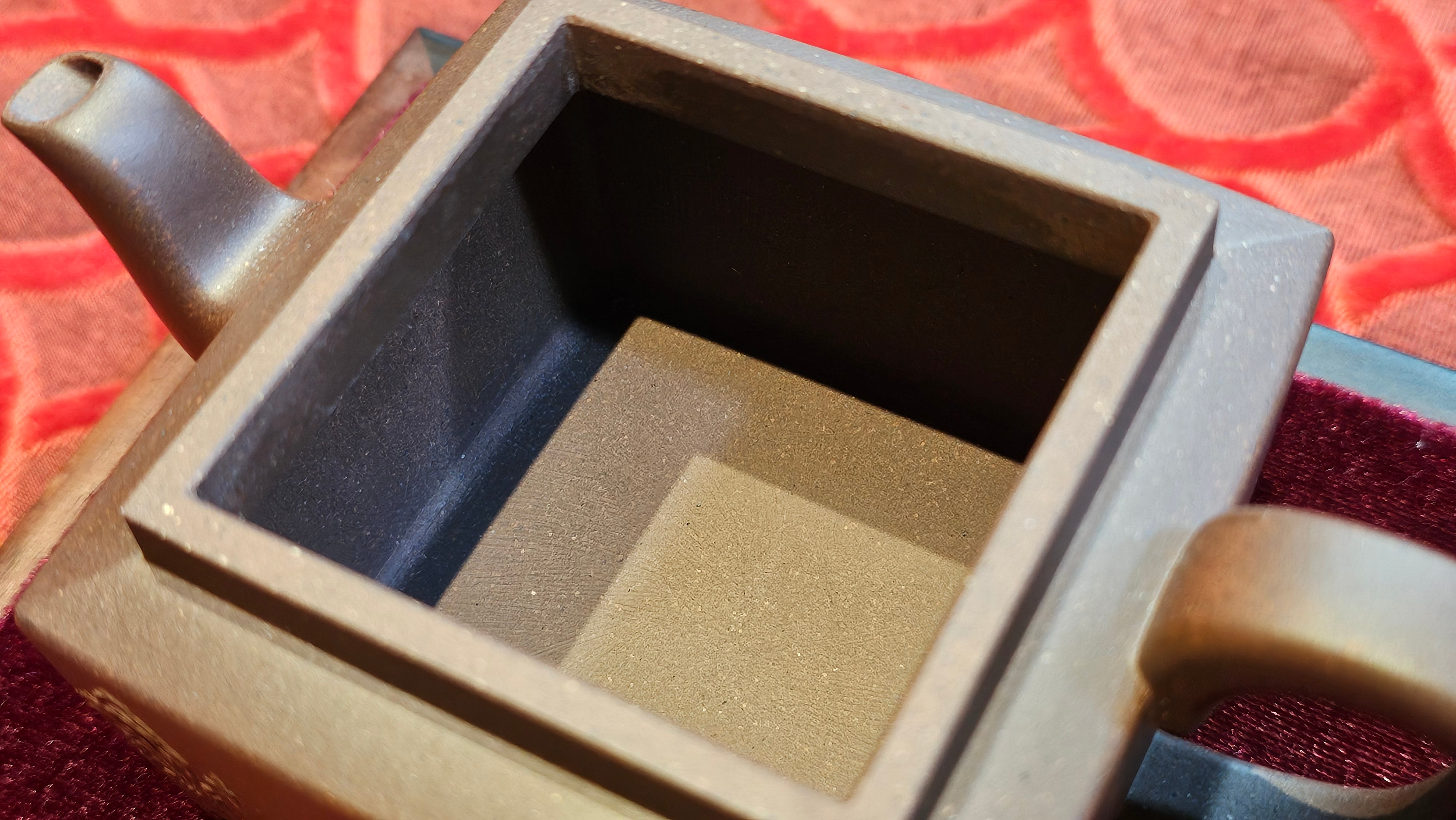 《若思四方》"Ruo Si Si Fang", 251.9ml, with Engraving, Di Cao Qing Zi Ni 底槽青紫泥, by L2A Senior Consummate Artist Yuan Hui 袁辉 ~ Congratulations to Mr D.H.! 0859hrs 13th Sept 2025, Baldwin Park! CA.