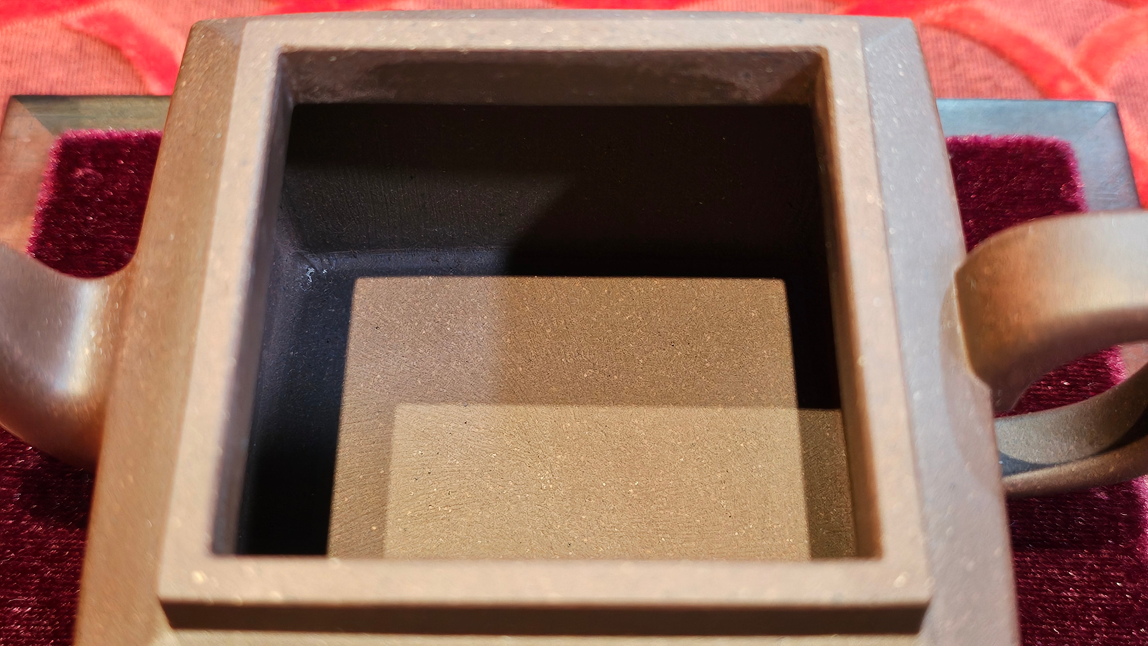 《若思四方》"Ruo Si Si Fang", 251.9ml, with Engraving, Di Cao Qing Zi Ni 底槽青紫泥, by L2A Senior Consummate Artist Yuan Hui 袁辉 ~ Congratulations to Mr D.H.! 0859hrs 13th Sept 2025, Baldwin Park! CA.