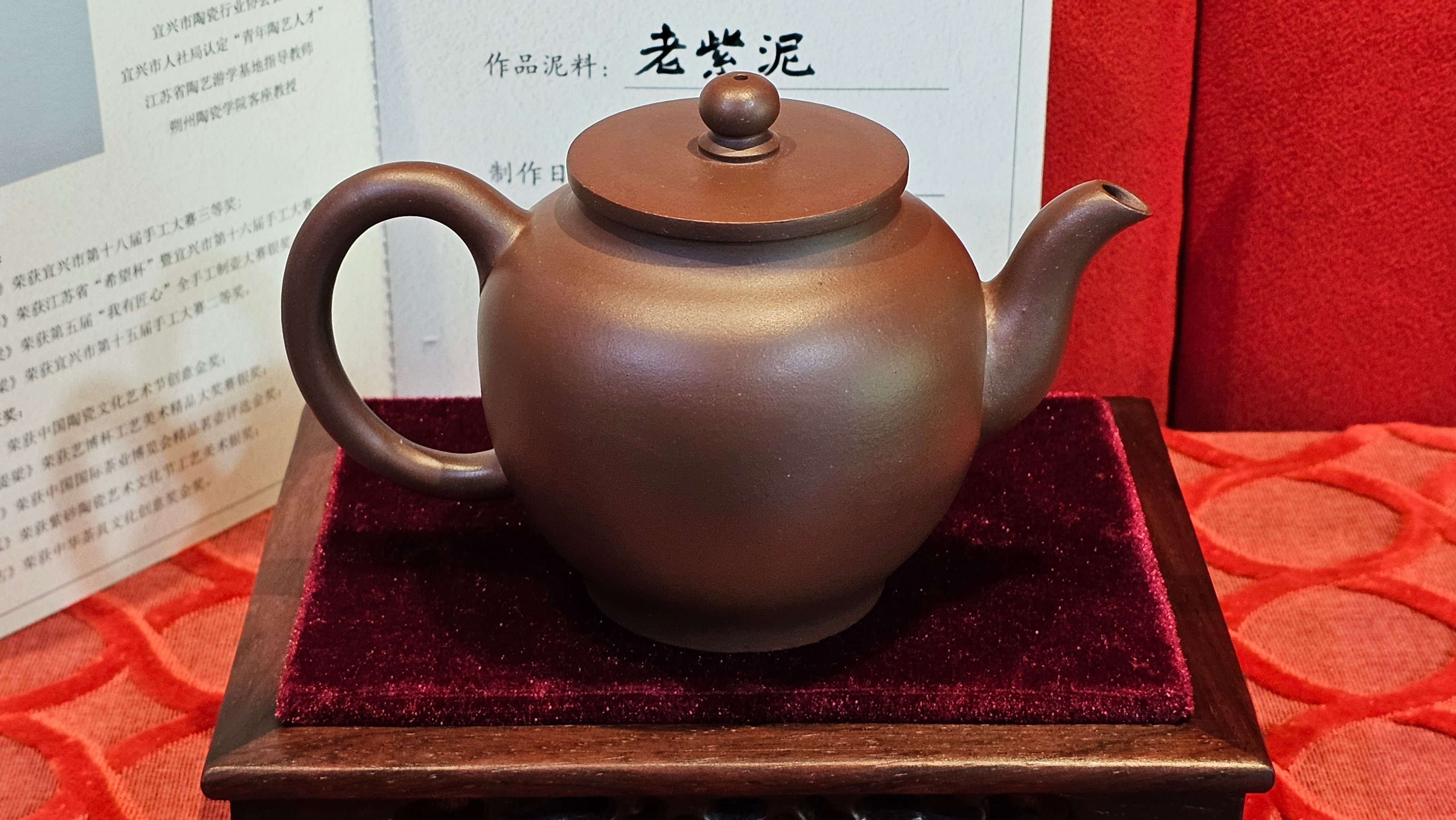 《玉珠》"Yu Zhu ~ A Bead of Jade", 247.6ml (largish), Lao Zi Ni 老紫泥 ~ Crafted by L3A Consummate Master Artist Li Yan Ru 李艳如 ~ Congratulations, to Mr A.R., 1034hrs 17th July 2025, Talent, OR!!