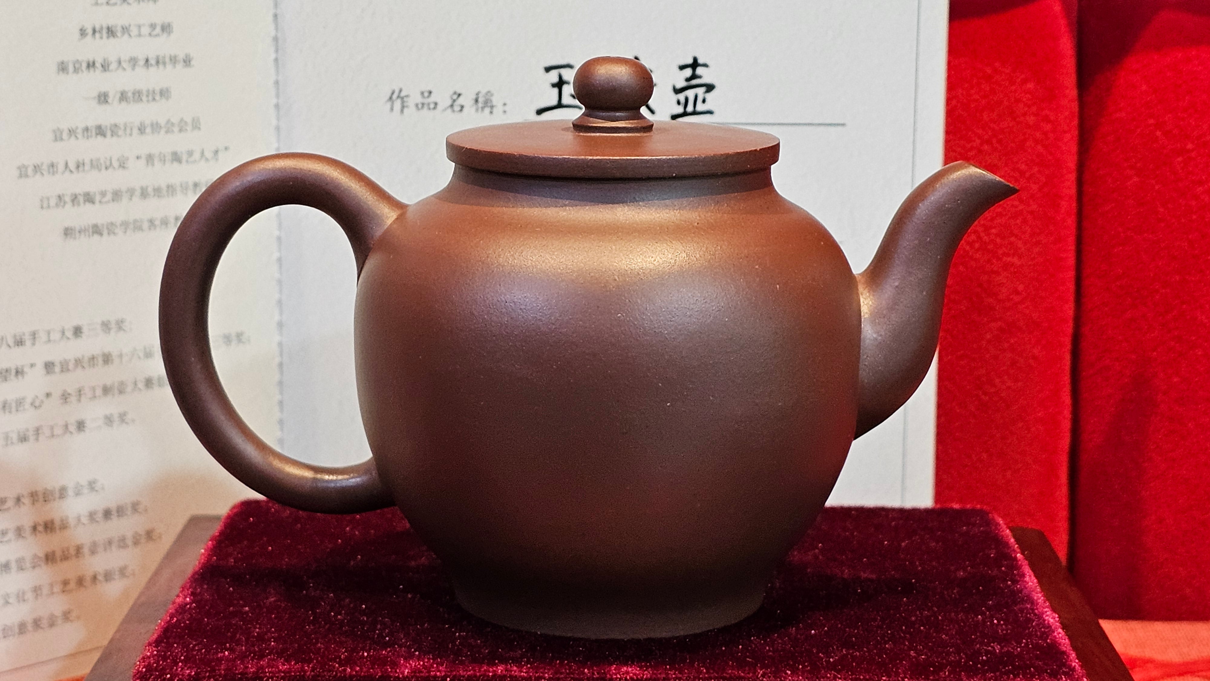 《玉珠》"Yu Zhu ~ A Bead of Jade", 247.6ml (largish), Lao Zi Ni 老紫泥 ~ Crafted by L3A Consummate Master Artist Li Yan Ru 李艳如 ~ Congratulations, to Mr A.R., 1034hrs 17th July 2025, Talent, OR!!