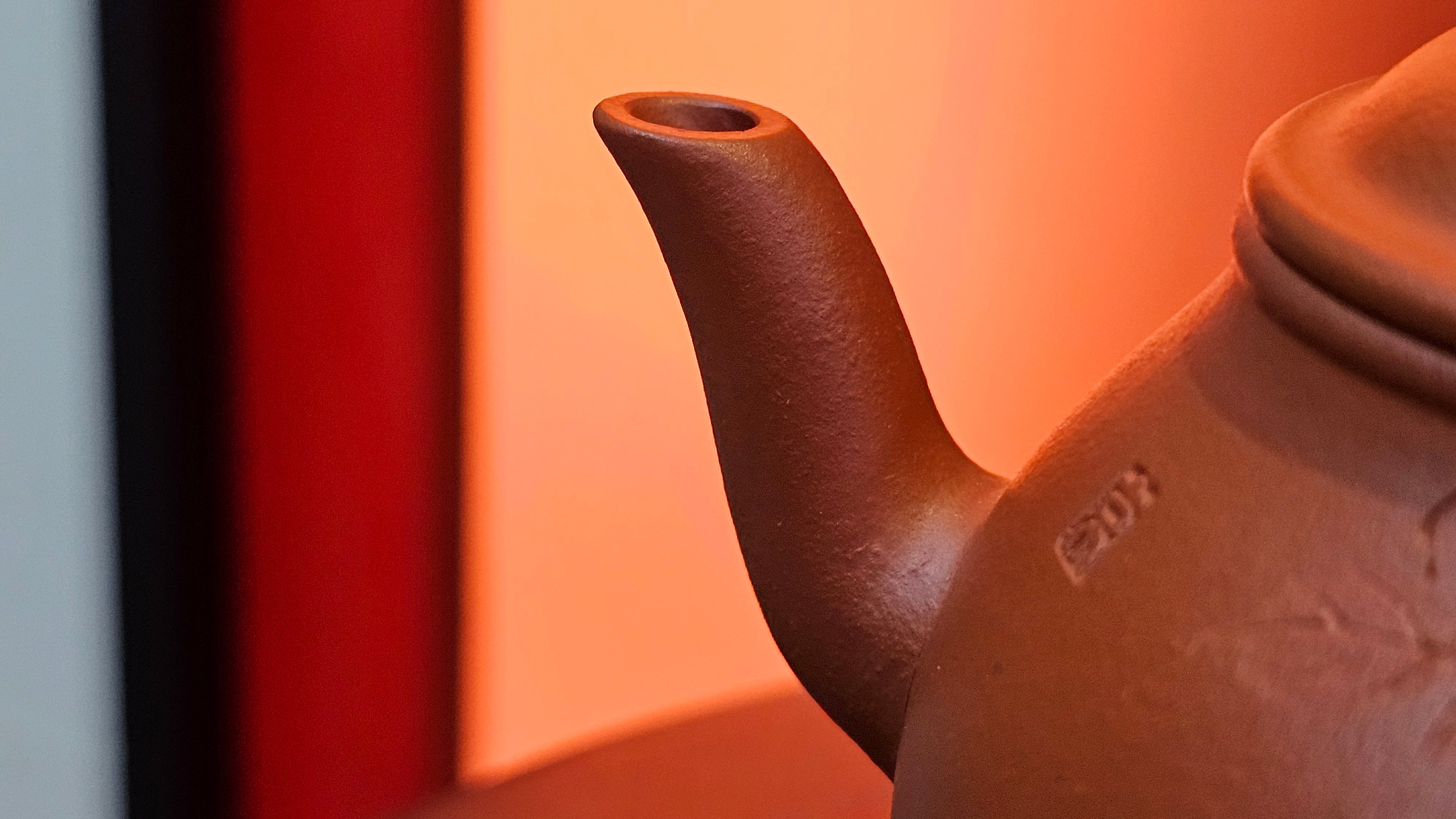 Meng Chen San Zu《孟臣三足》, 187.6ml, Xiao Hong Ni 小红泥, by our Craftsman Zhang Huan 张欢, Engraving by Craftsman Pe'eng Pe'eng 芃芃。~ Congratulations to Ms S.M.!!, 1827hrs 17th July 2025, Velden! The Netherlands 🇳🇱.