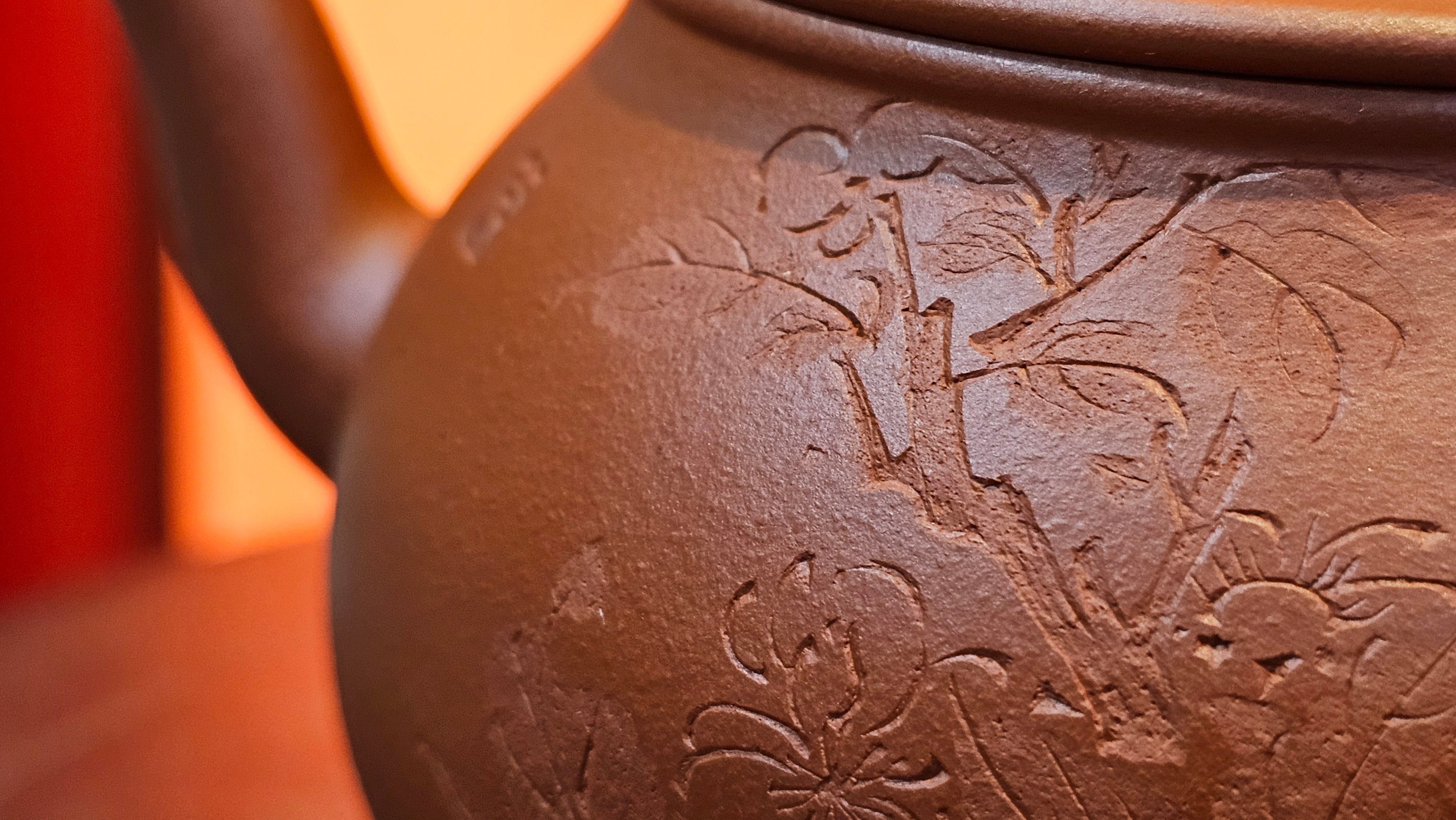 Meng Chen San Zu《孟臣三足》, 187.6ml, Xiao Hong Ni 小红泥, by our Craftsman Zhang Huan 张欢, Engraving by Craftsman Pe'eng Pe'eng 芃芃。~ Congratulations to Ms S.M.!!, 1827hrs 17th July 2025, Velden! The Netherlands 🇳🇱.