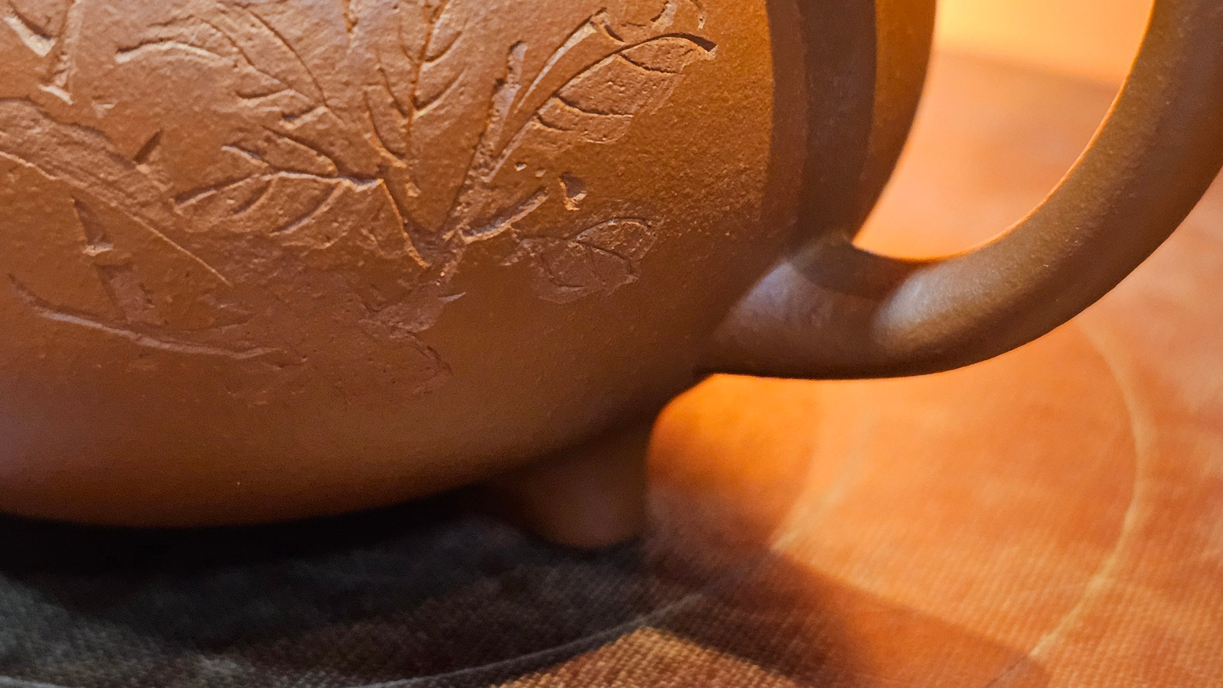 Meng Chen San Zu《孟臣三足》, 187.6ml, Xiao Hong Ni 小红泥, by our Craftsman Zhang Huan 张欢, Engraving by Craftsman Pe'eng Pe'eng 芃芃。~ Congratulations to Ms S.M.!!, 1827hrs 17th July 2025, Velden! The Netherlands 🇳🇱.