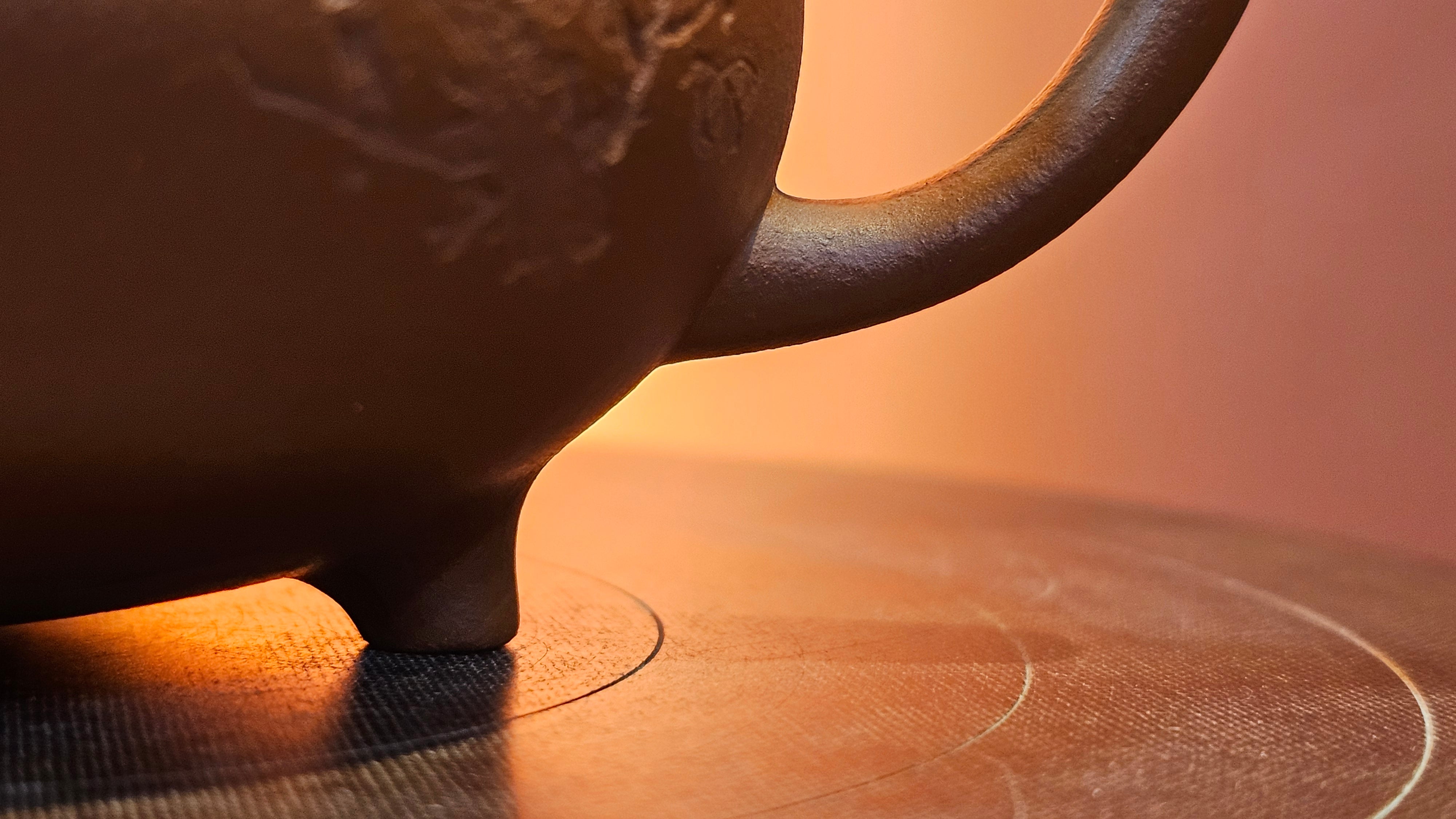 Meng Chen San Zu《孟臣三足》, 187.6ml, Xiao Hong Ni 小红泥, by our Craftsman Zhang Huan 张欢, Engraving by Craftsman Pe'eng Pe'eng 芃芃。~ Congratulations to Ms S.M.!!, 1827hrs 17th July 2025, Velden! The Netherlands 🇳🇱.