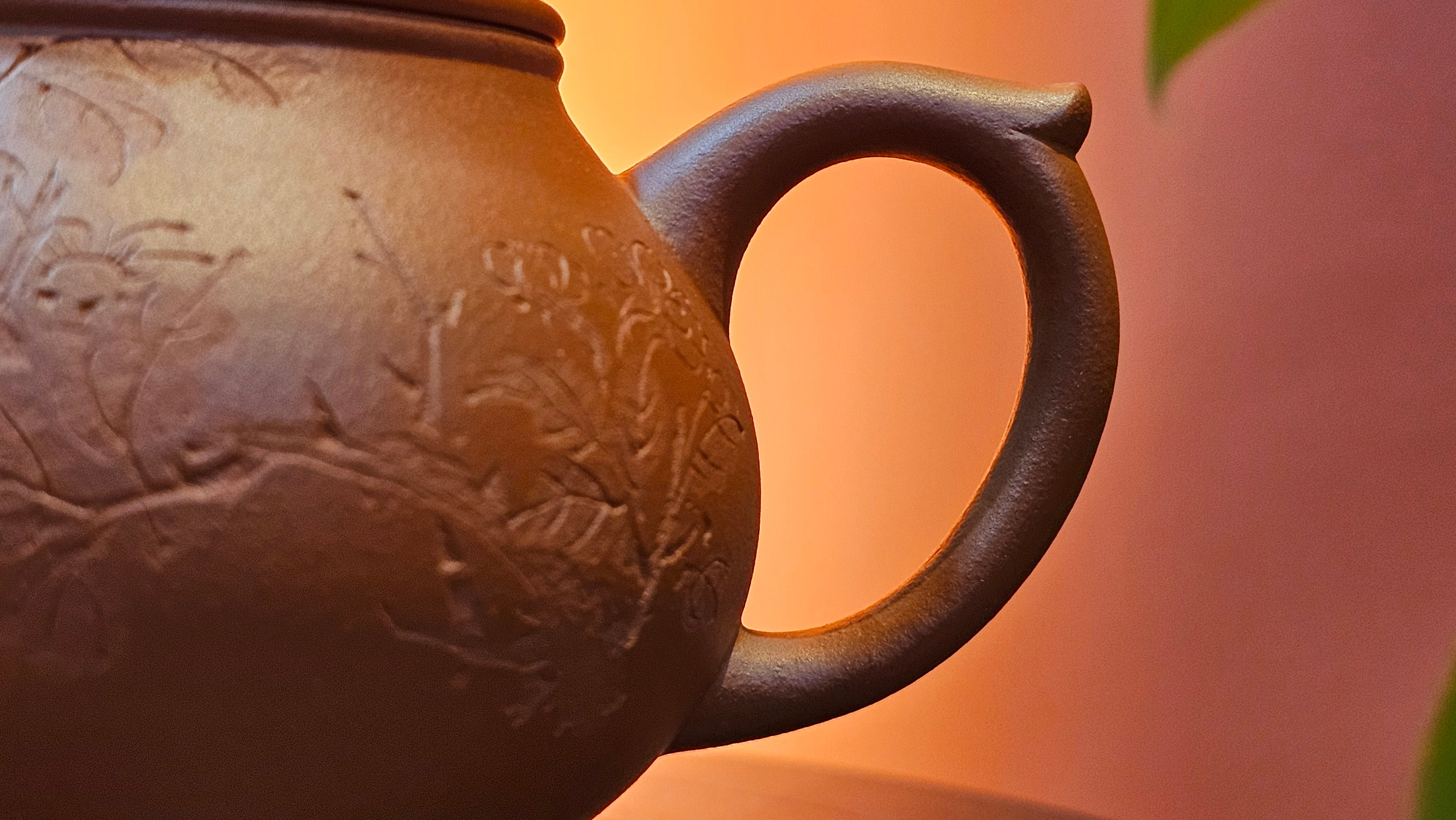 Meng Chen San Zu《孟臣三足》, 187.6ml, Xiao Hong Ni 小红泥, by our Craftsman Zhang Huan 张欢, Engraving by Craftsman Pe'eng Pe'eng 芃芃。~ Congratulations to Ms S.M.!!, 1827hrs 17th July 2025, Velden! The Netherlands 🇳🇱.