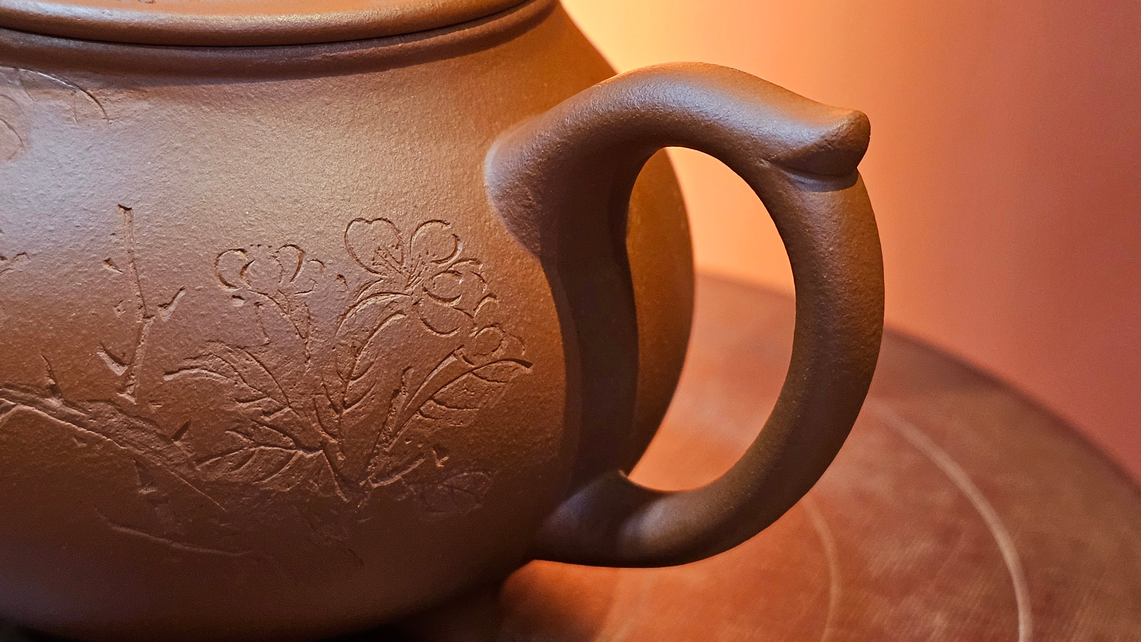 Meng Chen San Zu《孟臣三足》, 187.6ml, Xiao Hong Ni 小红泥, by our Craftsman Zhang Huan 张欢, Engraving by Craftsman Pe'eng Pe'eng 芃芃。~ Congratulations to Ms S.M.!!, 1827hrs 17th July 2025, Velden! The Netherlands 🇳🇱.