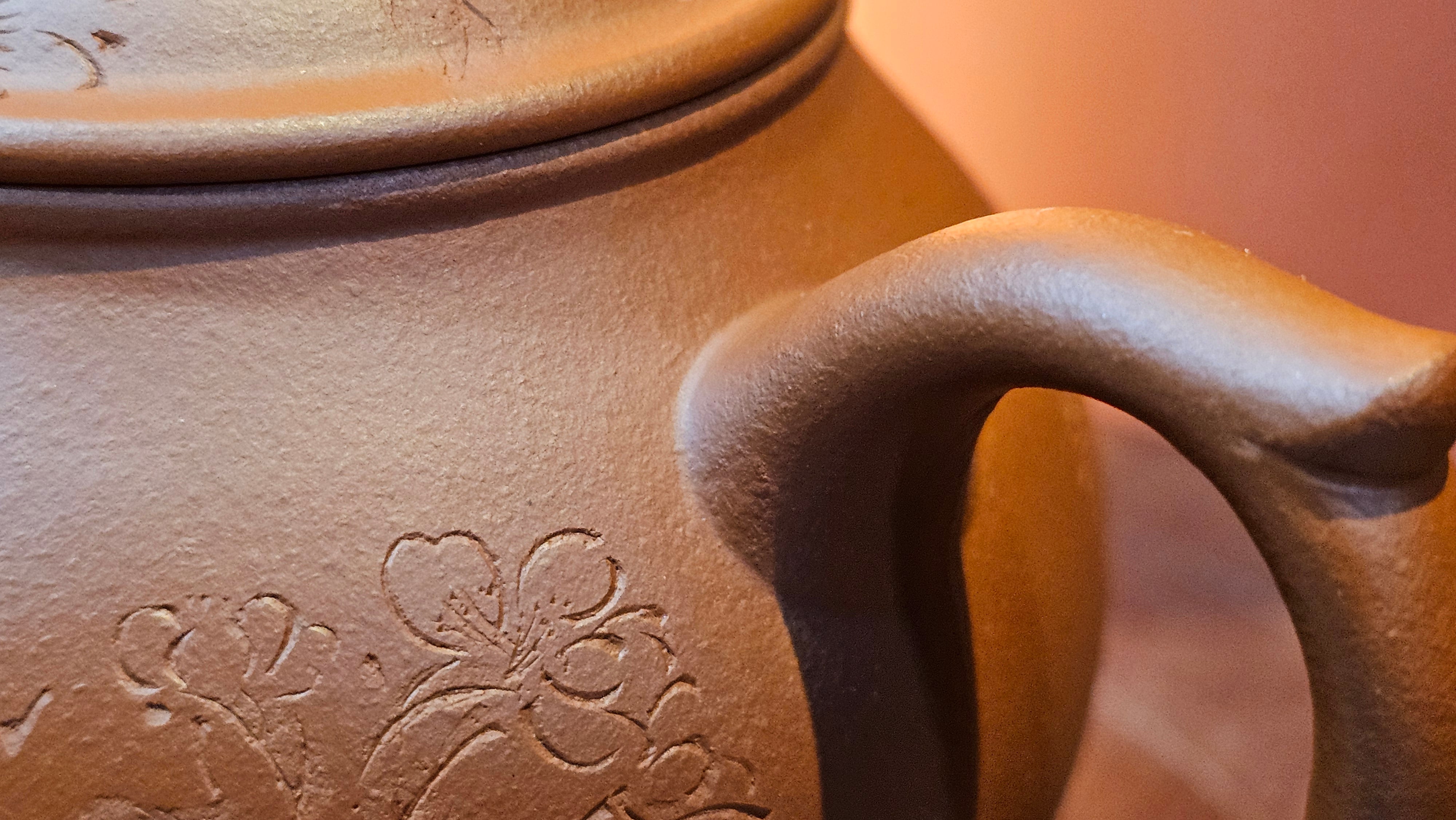 Meng Chen San Zu《孟臣三足》, 187.6ml, Xiao Hong Ni 小红泥, by our Craftsman Zhang Huan 张欢, Engraving by Craftsman Pe'eng Pe'eng 芃芃。~ Congratulations to Ms S.M.!!, 1827hrs 17th July 2025, Velden! The Netherlands 🇳🇱.