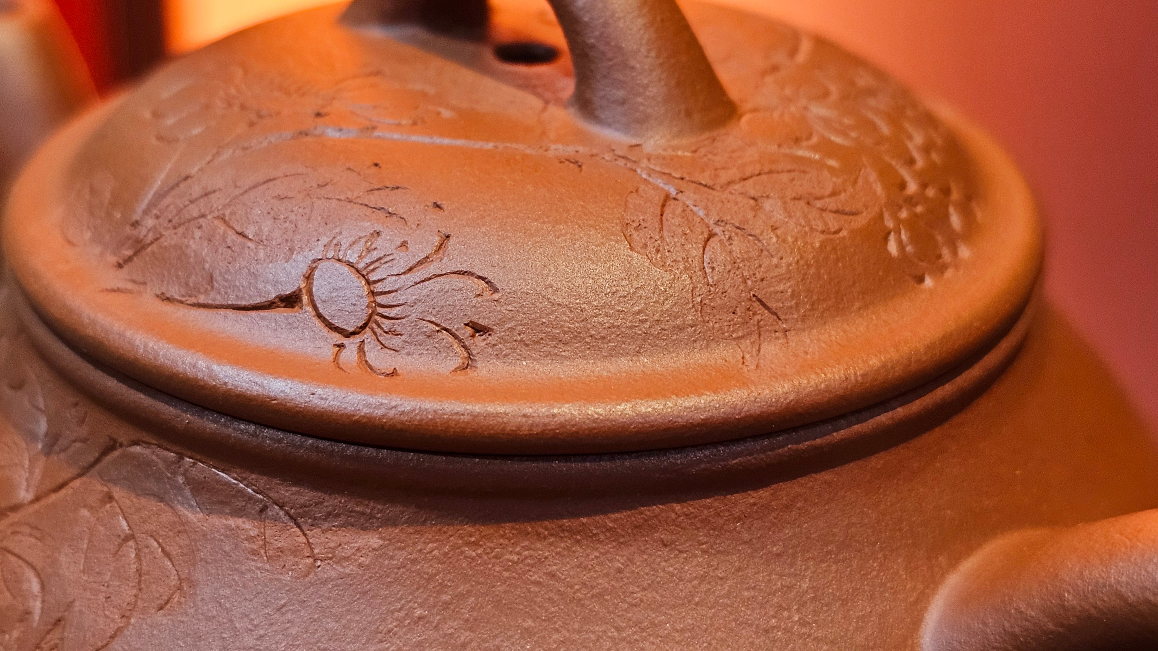 Meng Chen San Zu《孟臣三足》, 187.6ml, Xiao Hong Ni 小红泥, by our Craftsman Zhang Huan 张欢, Engraving by Craftsman Pe'eng Pe'eng 芃芃。~ Congratulations to Ms S.M.!!, 1827hrs 17th July 2025, Velden! The Netherlands 🇳🇱.