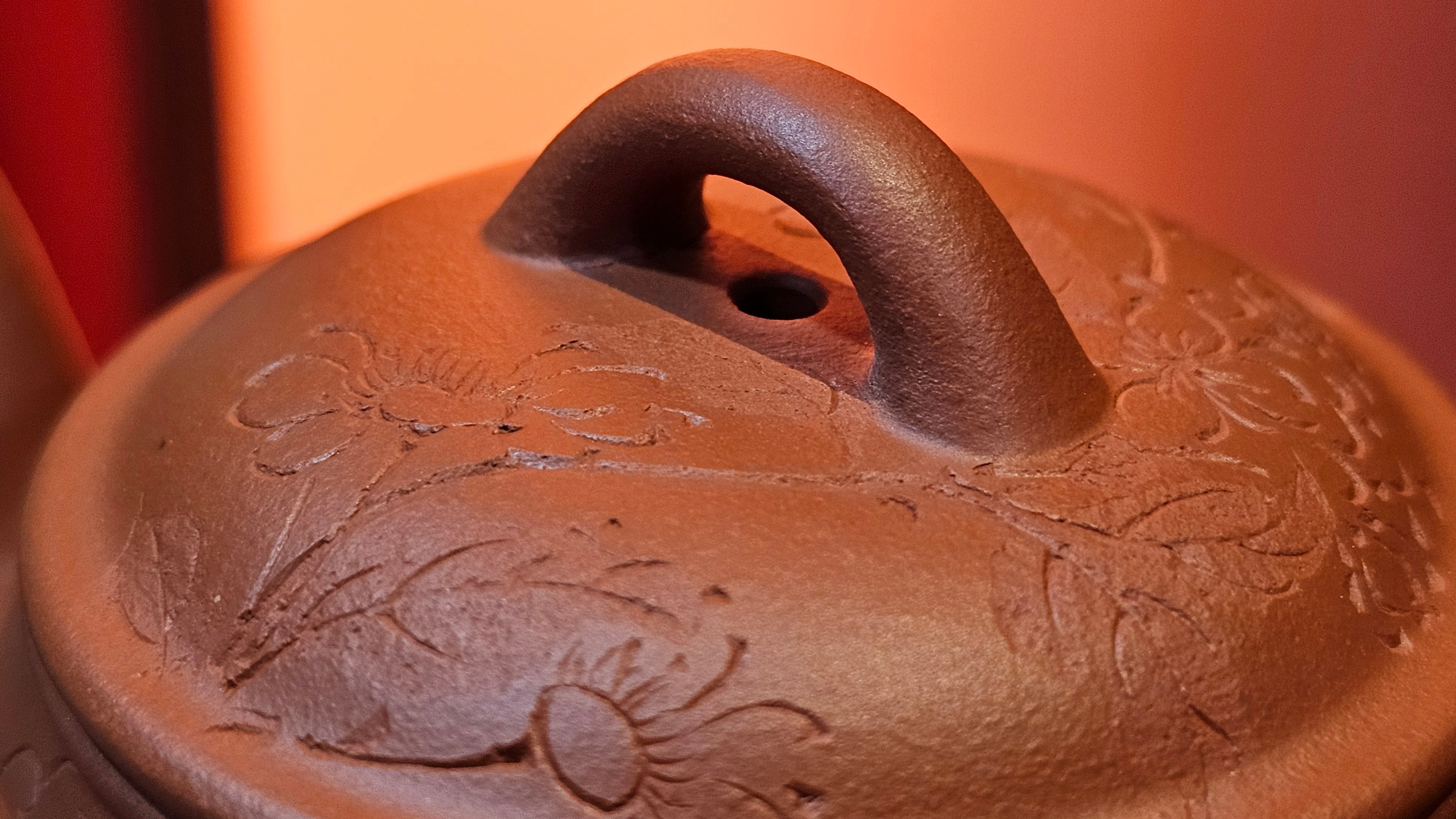 Meng Chen San Zu《孟臣三足》, 187.6ml, Xiao Hong Ni 小红泥, by our Craftsman Zhang Huan 张欢, Engraving by Craftsman Pe'eng Pe'eng 芃芃。~ Congratulations to Ms S.M.!!, 1827hrs 17th July 2025, Velden! The Netherlands 🇳🇱.