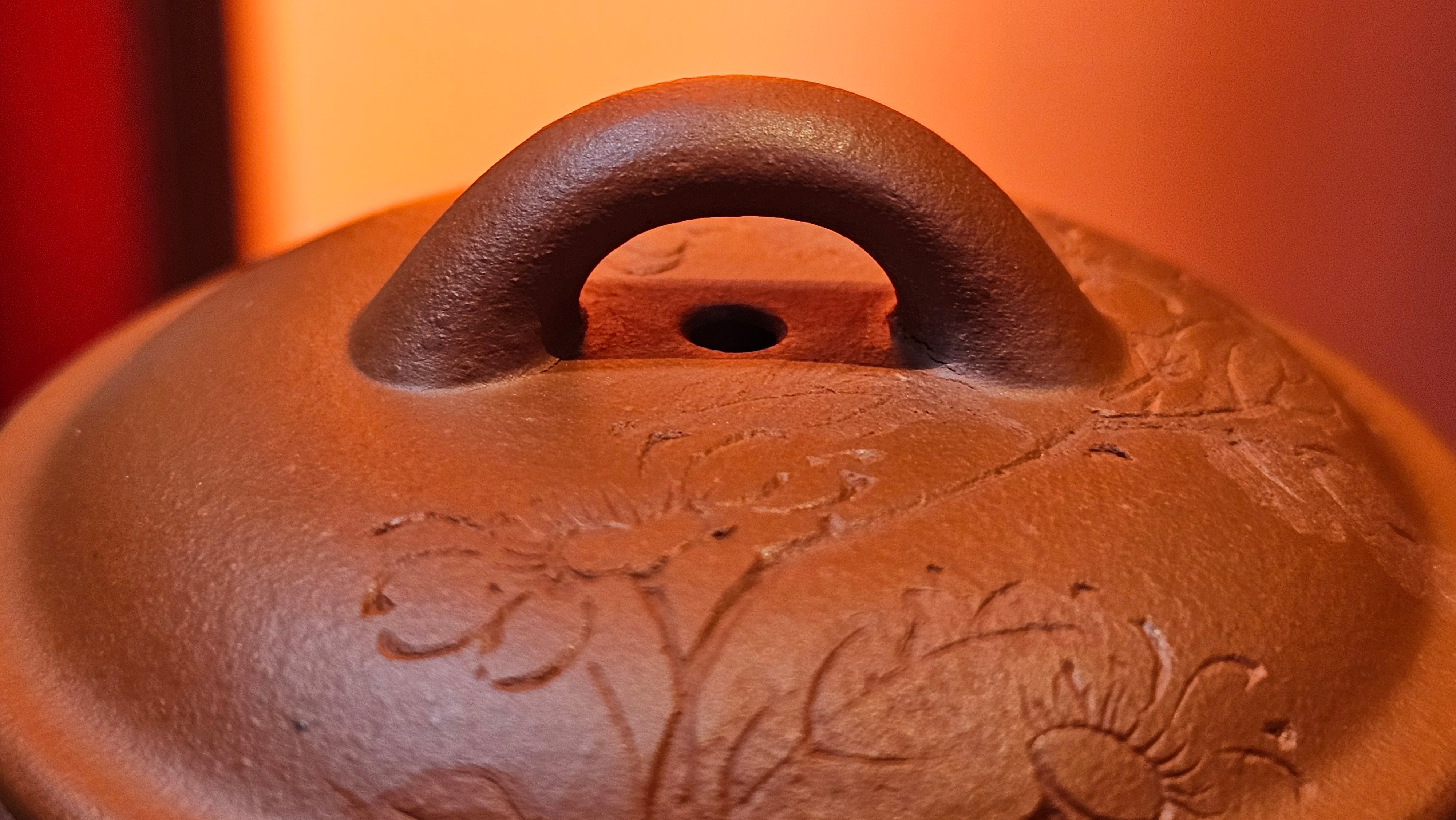 Meng Chen San Zu《孟臣三足》, 187.6ml, Xiao Hong Ni 小红泥, by our Craftsman Zhang Huan 张欢, Engraving by Craftsman Pe'eng Pe'eng 芃芃。~ Congratulations to Ms S.M.!!, 1827hrs 17th July 2025, Velden! The Netherlands 🇳🇱.