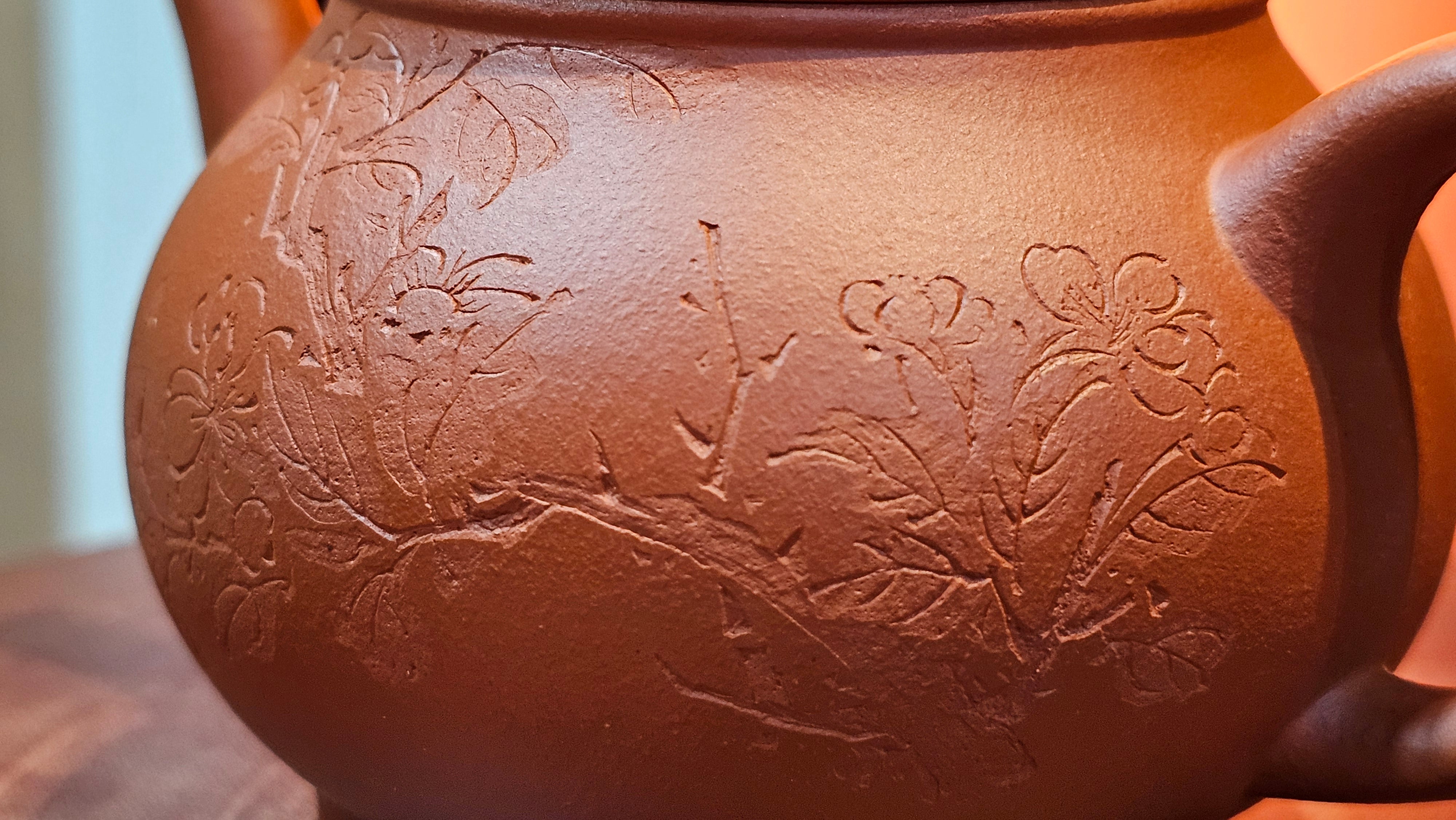 Meng Chen San Zu《孟臣三足》, 187.6ml, Xiao Hong Ni 小红泥, by our Craftsman Zhang Huan 张欢, Engraving by Craftsman Pe'eng Pe'eng 芃芃。~ Congratulations to Ms S.M.!!, 1827hrs 17th July 2025, Velden! The Netherlands 🇳🇱.