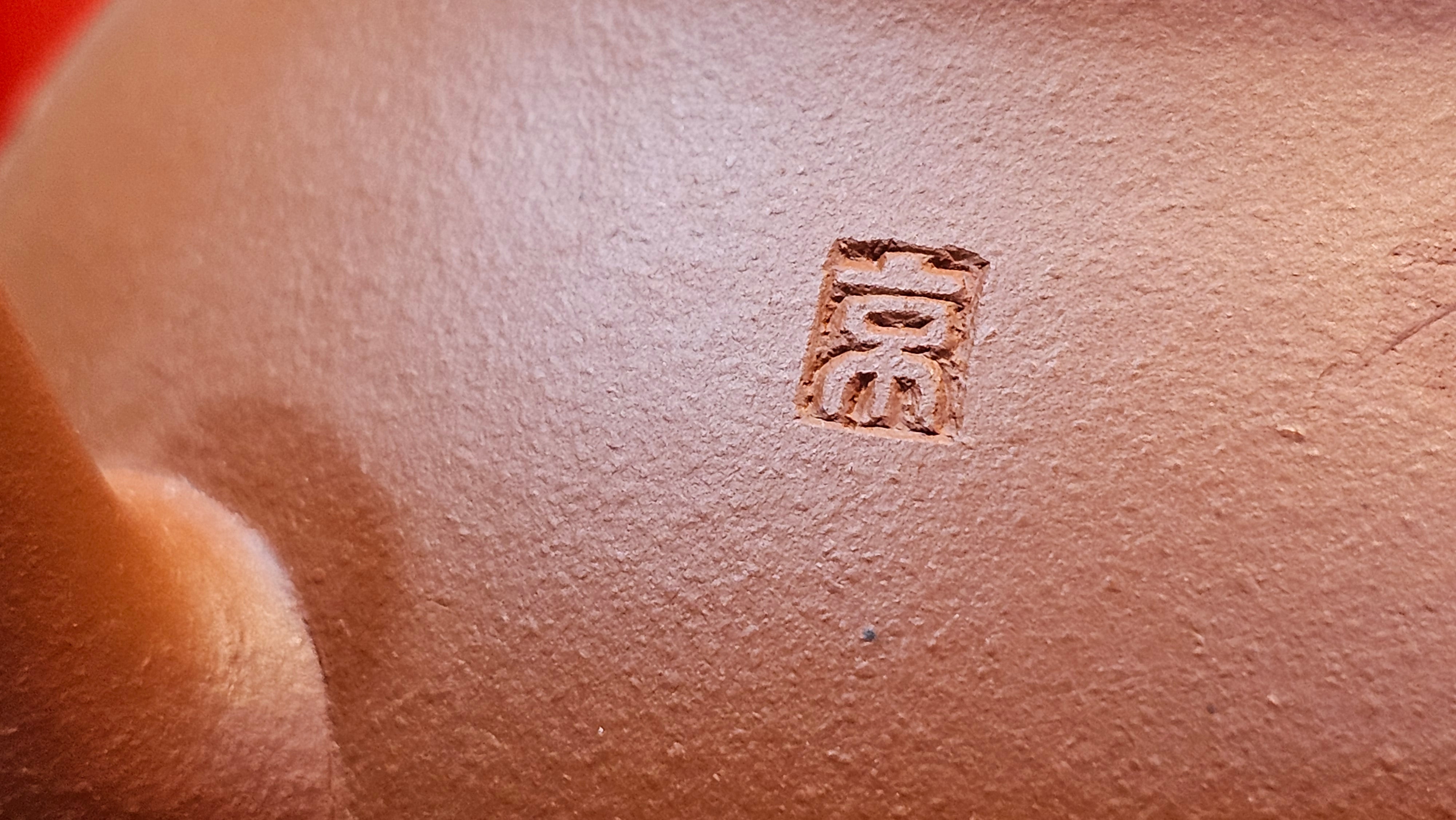 Meng Chen San Zu《孟臣三足》, 187.6ml, Xiao Hong Ni 小红泥, by our Craftsman Zhang Huan 张欢, Engraving by Craftsman Pe'eng Pe'eng 芃芃。~ Congratulations to Ms S.M.!!, 1827hrs 17th July 2025, Velden! The Netherlands 🇳🇱.