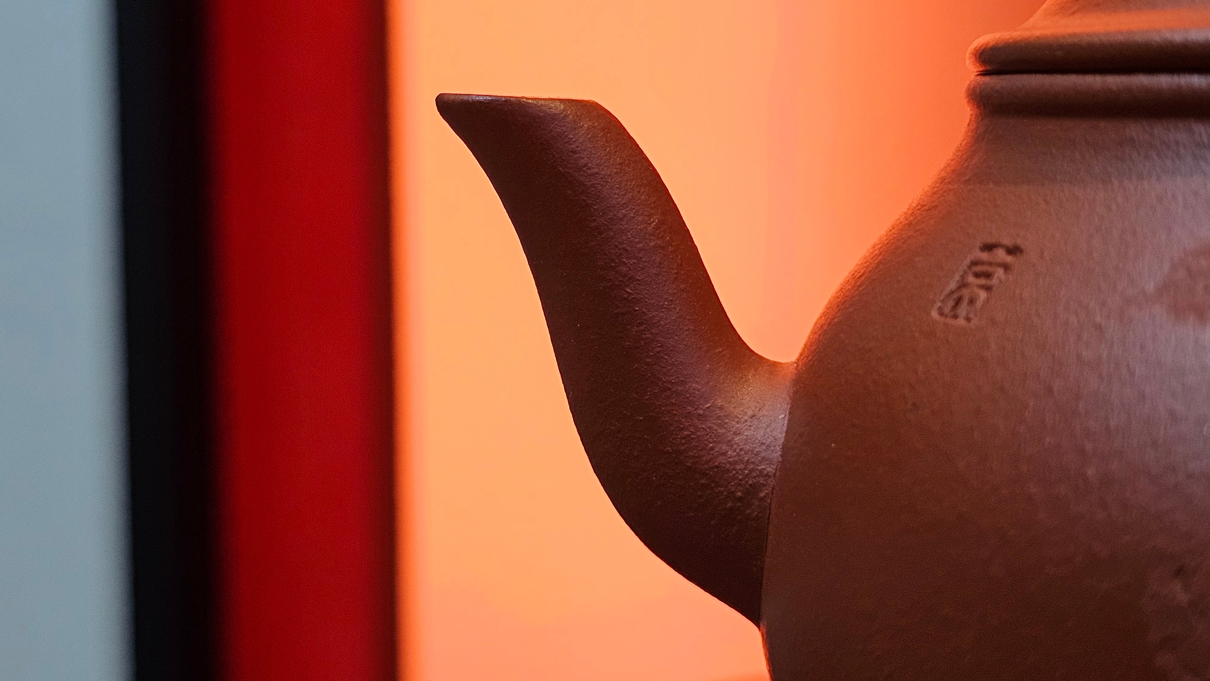 Meng Chen San Zu《孟臣三足》, 187.6ml, Xiao Hong Ni 小红泥, by our Craftsman Zhang Huan 张欢, Engraving by Craftsman Pe'eng Pe'eng 芃芃。~ Congratulations to Ms S.M.!!, 1827hrs 17th July 2025, Velden! The Netherlands 🇳🇱.