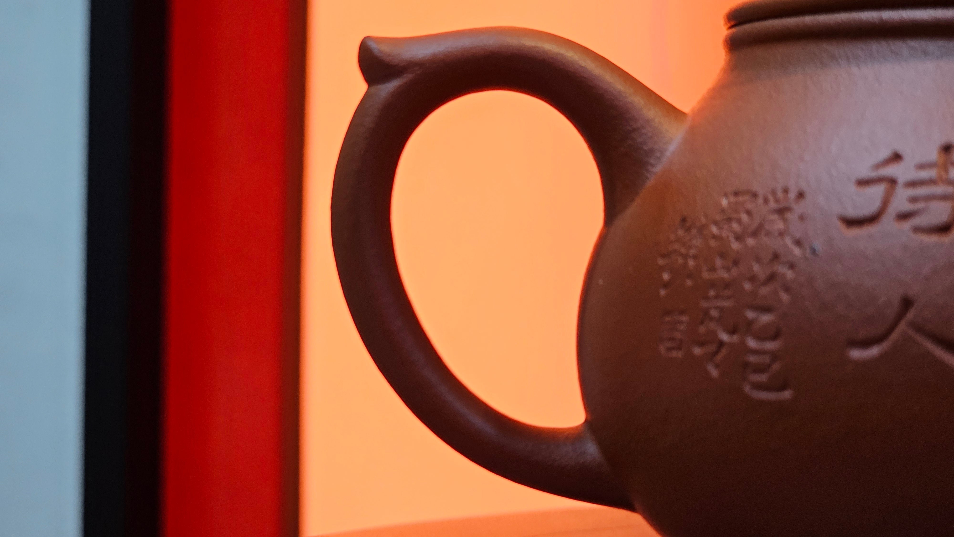 Meng Chen San Zu《孟臣三足》, 187.6ml, Xiao Hong Ni 小红泥, by our Craftsman Zhang Huan 张欢, Engraving by Craftsman Pe'eng Pe'eng 芃芃。~ Congratulations to Ms S.M.!!, 1827hrs 17th July 2025, Velden! The Netherlands 🇳🇱.