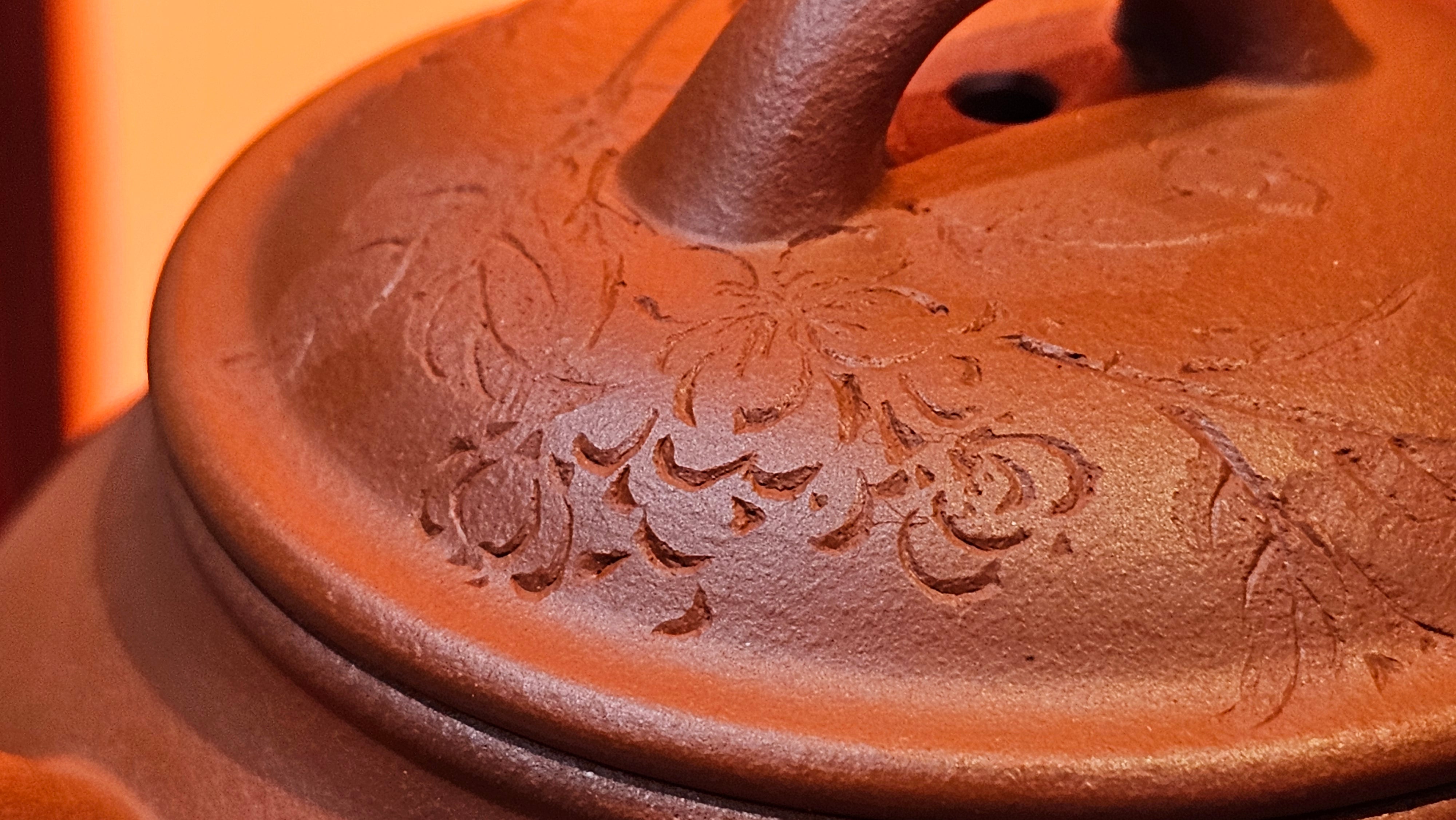 Meng Chen San Zu《孟臣三足》, 187.6ml, Xiao Hong Ni 小红泥, by our Craftsman Zhang Huan 张欢, Engraving by Craftsman Pe'eng Pe'eng 芃芃。~ Congratulations to Ms S.M.!!, 1827hrs 17th July 2025, Velden! The Netherlands 🇳🇱.