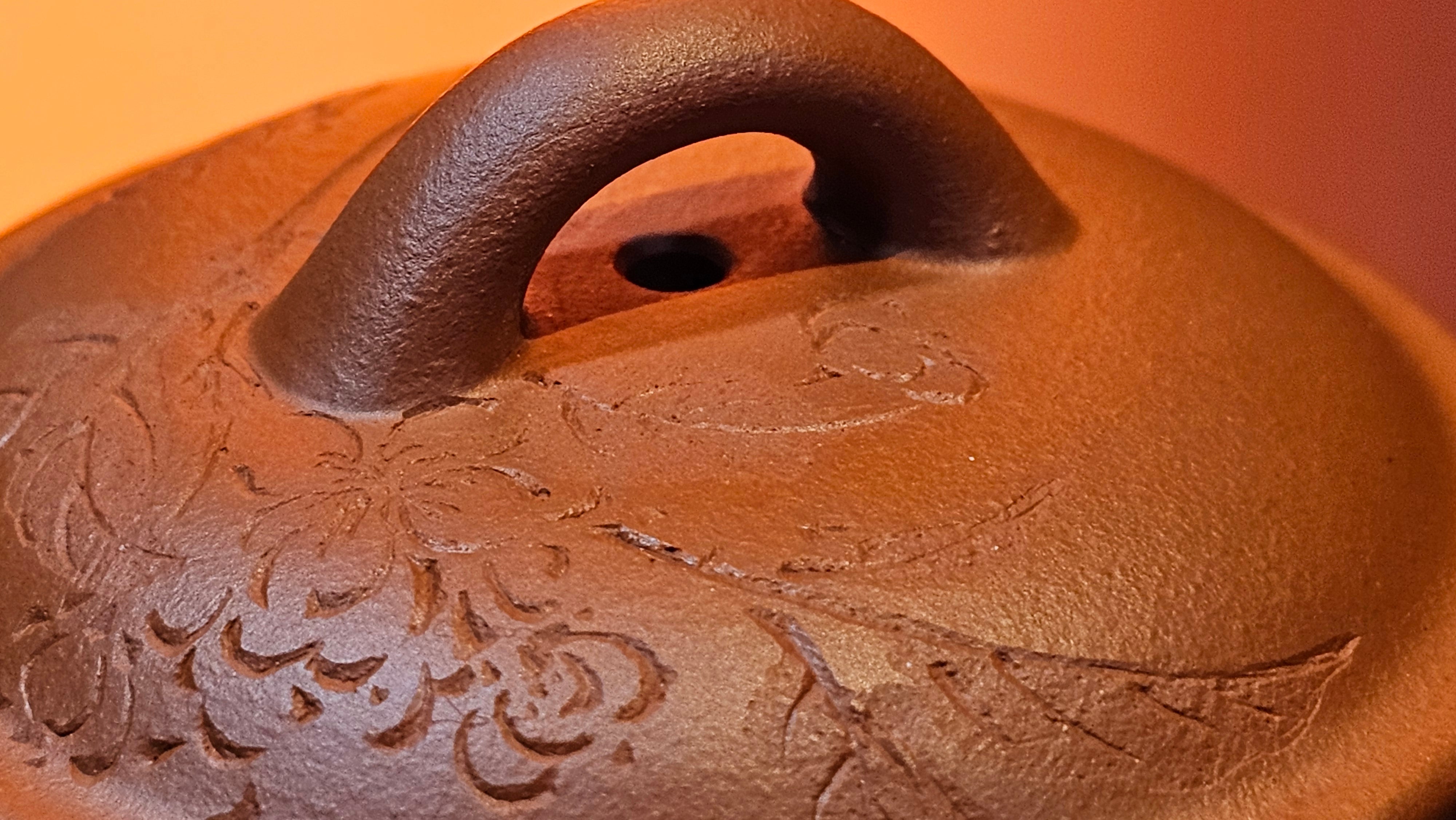 Meng Chen San Zu《孟臣三足》, 187.6ml, Xiao Hong Ni 小红泥, by our Craftsman Zhang Huan 张欢, Engraving by Craftsman Pe'eng Pe'eng 芃芃。~ Congratulations to Ms S.M.!!, 1827hrs 17th July 2025, Velden! The Netherlands 🇳🇱.