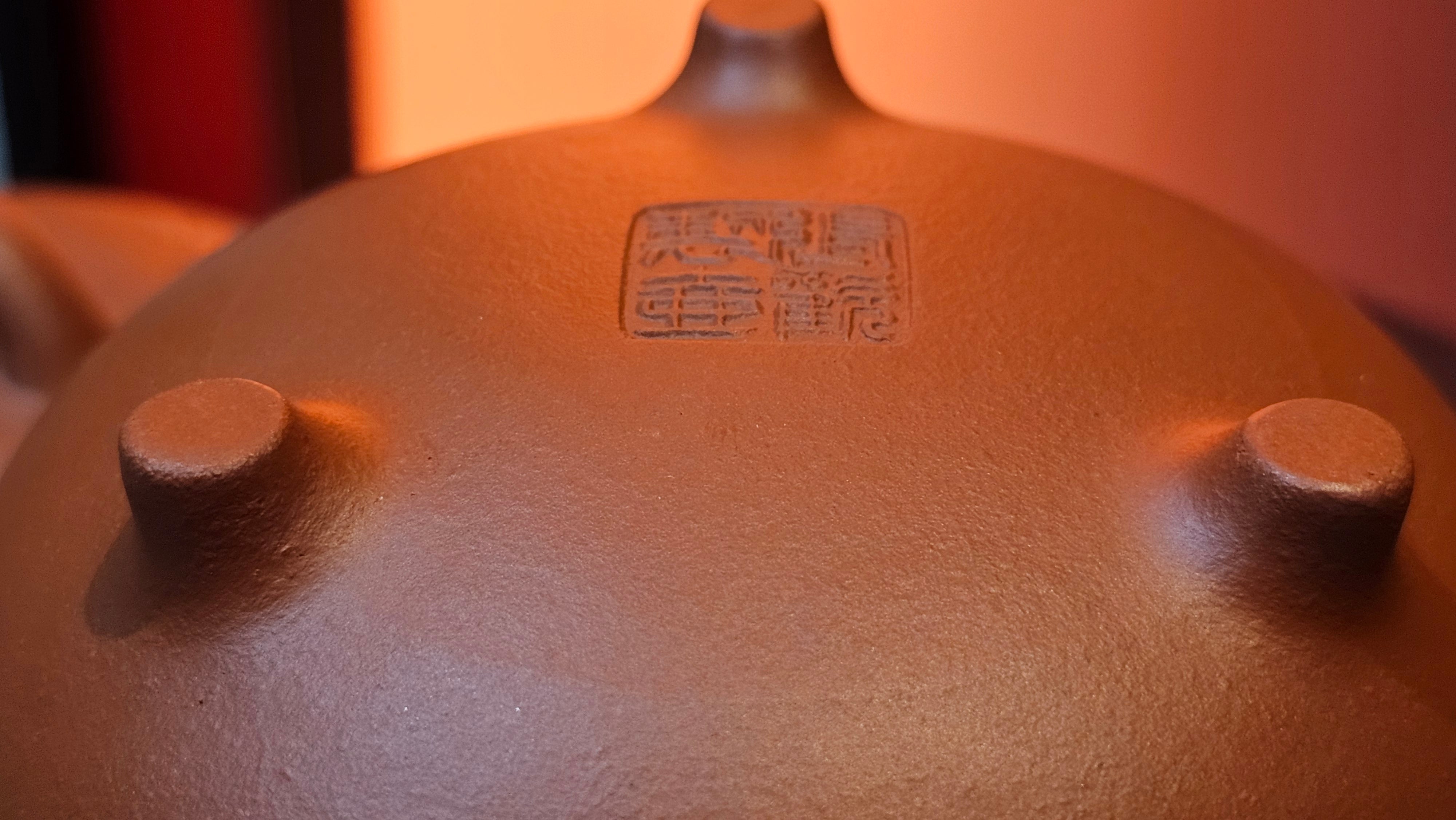 Meng Chen San Zu《孟臣三足》, 187.6ml, Xiao Hong Ni 小红泥, by our Craftsman Zhang Huan 张欢, Engraving by Craftsman Pe'eng Pe'eng 芃芃。~ Congratulations to Ms S.M.!!, 1827hrs 17th July 2025, Velden! The Netherlands 🇳🇱.