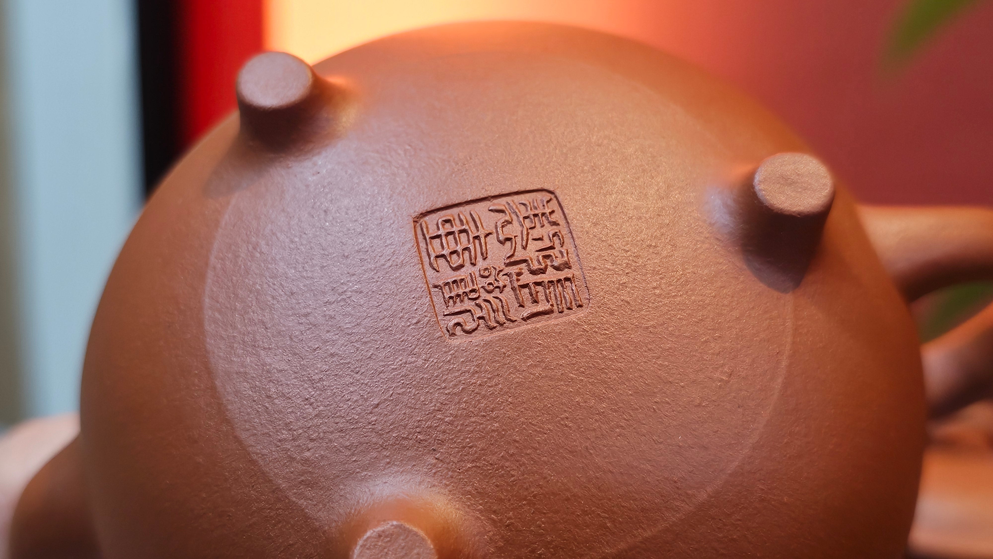 Meng Chen San Zu《孟臣三足》, 187.6ml, Xiao Hong Ni 小红泥, by our Craftsman Zhang Huan 张欢, Engraving by Craftsman Pe'eng Pe'eng 芃芃。~ Congratulations to Ms S.M.!!, 1827hrs 17th July 2025, Velden! The Netherlands 🇳🇱.