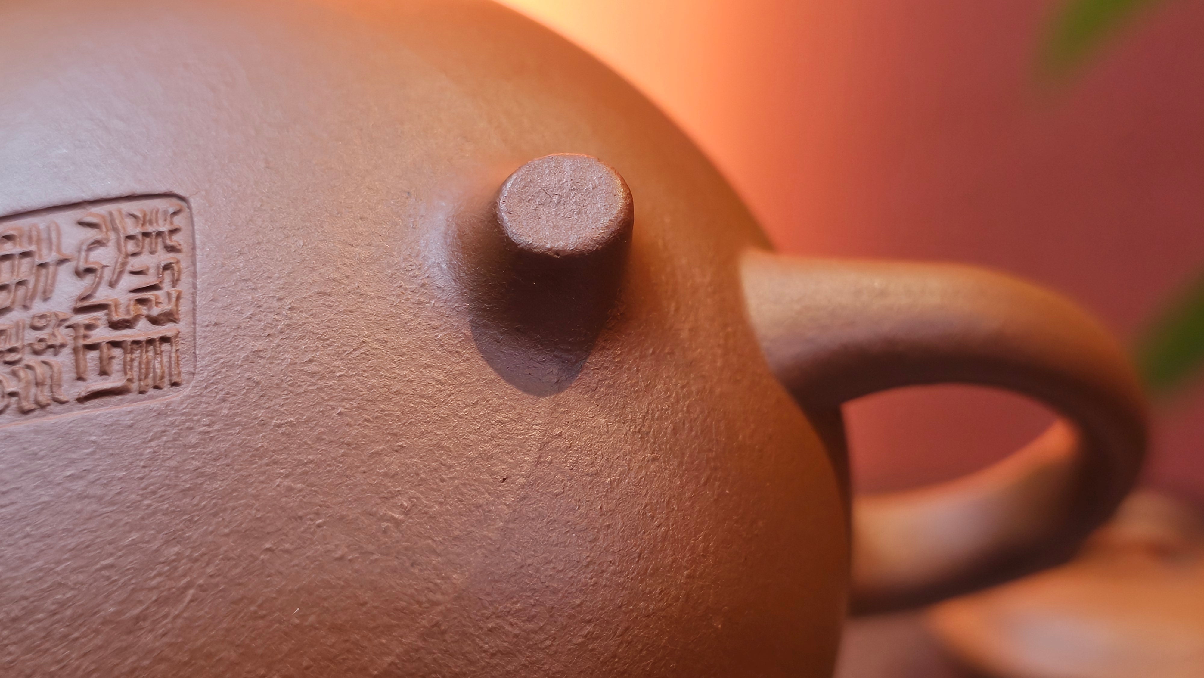 Meng Chen San Zu《孟臣三足》, 187.6ml, Xiao Hong Ni 小红泥, by our Craftsman Zhang Huan 张欢, Engraving by Craftsman Pe'eng Pe'eng 芃芃。~ Congratulations to Ms S.M.!!, 1827hrs 17th July 2025, Velden! The Netherlands 🇳🇱.