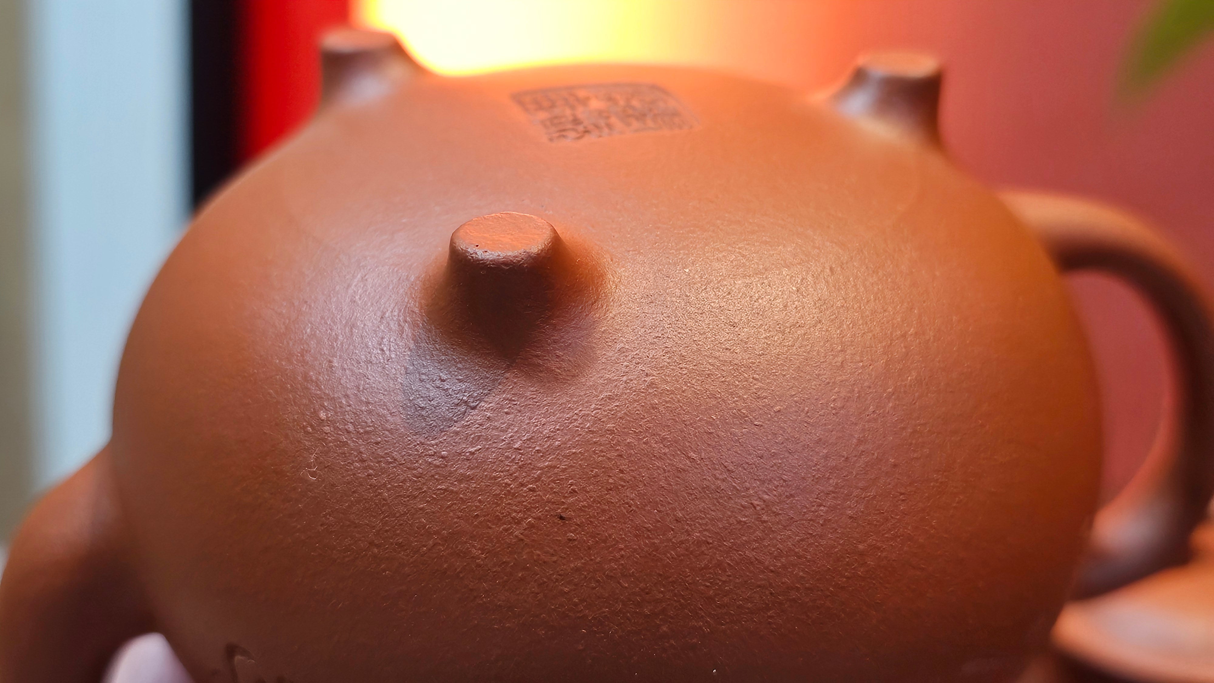 Meng Chen San Zu《孟臣三足》, 187.6ml, Xiao Hong Ni 小红泥, by our Craftsman Zhang Huan 张欢, Engraving by Craftsman Pe'eng Pe'eng 芃芃。~ Congratulations to Ms S.M.!!, 1827hrs 17th July 2025, Velden! The Netherlands 🇳🇱.