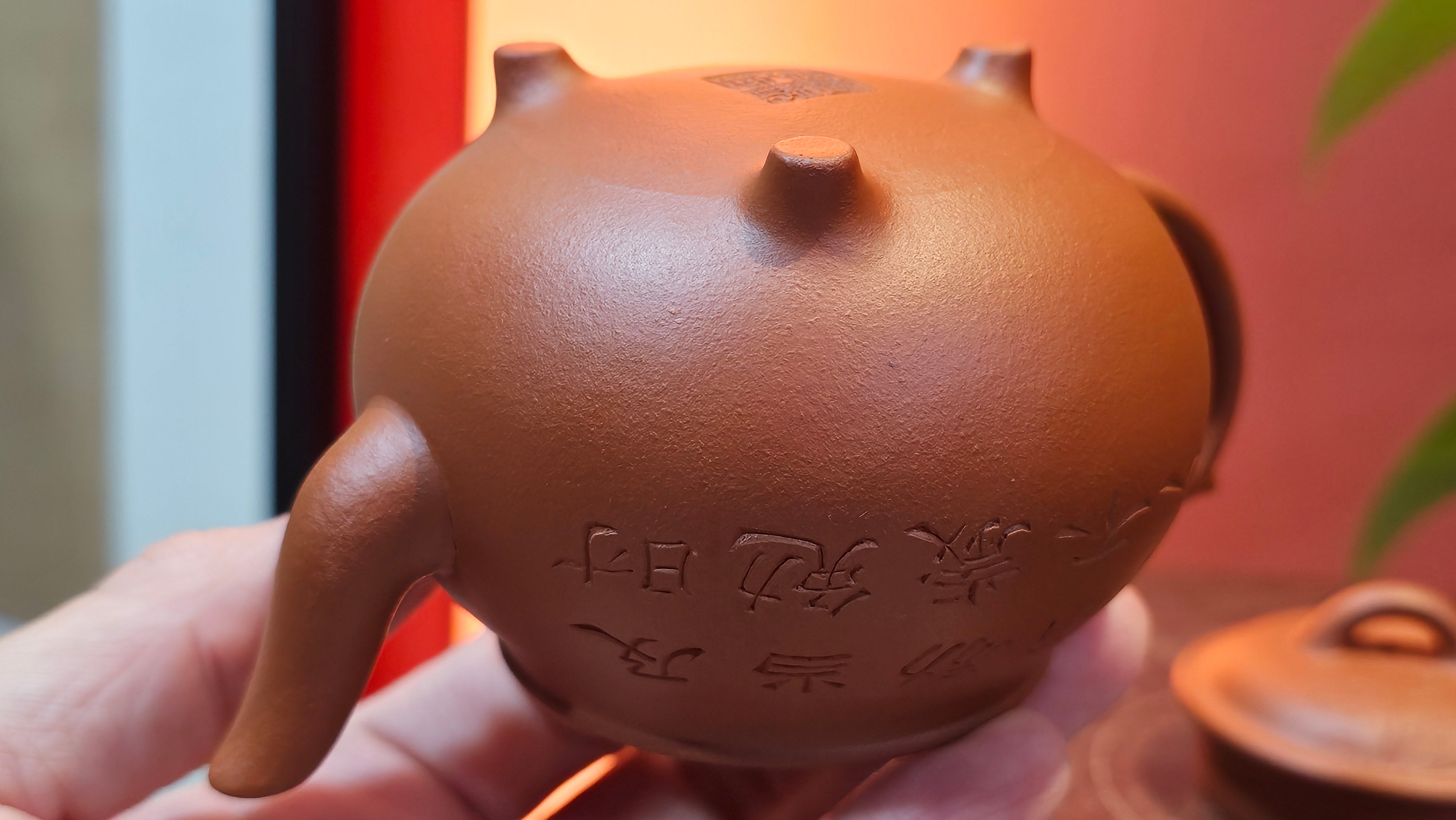 Meng Chen San Zu《孟臣三足》, 187.6ml, Xiao Hong Ni 小红泥, by our Craftsman Zhang Huan 张欢, Engraving by Craftsman Pe'eng Pe'eng 芃芃。~ Congratulations to Ms S.M.!!, 1827hrs 17th July 2025, Velden! The Netherlands 🇳🇱.