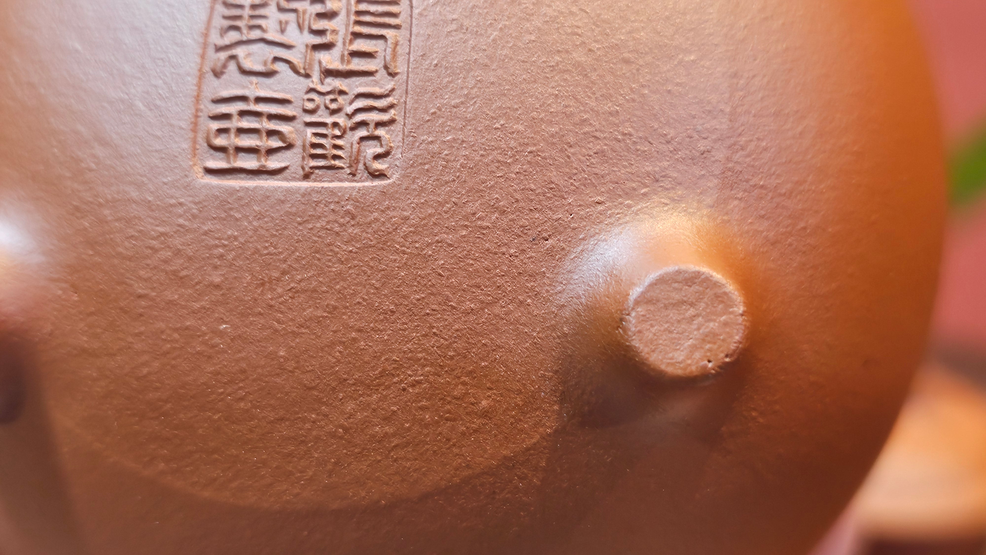 Meng Chen San Zu《孟臣三足》, 187.6ml, Xiao Hong Ni 小红泥, by our Craftsman Zhang Huan 张欢, Engraving by Craftsman Pe'eng Pe'eng 芃芃。~ Congratulations to Ms S.M.!!, 1827hrs 17th July 2025, Velden! The Netherlands 🇳🇱.