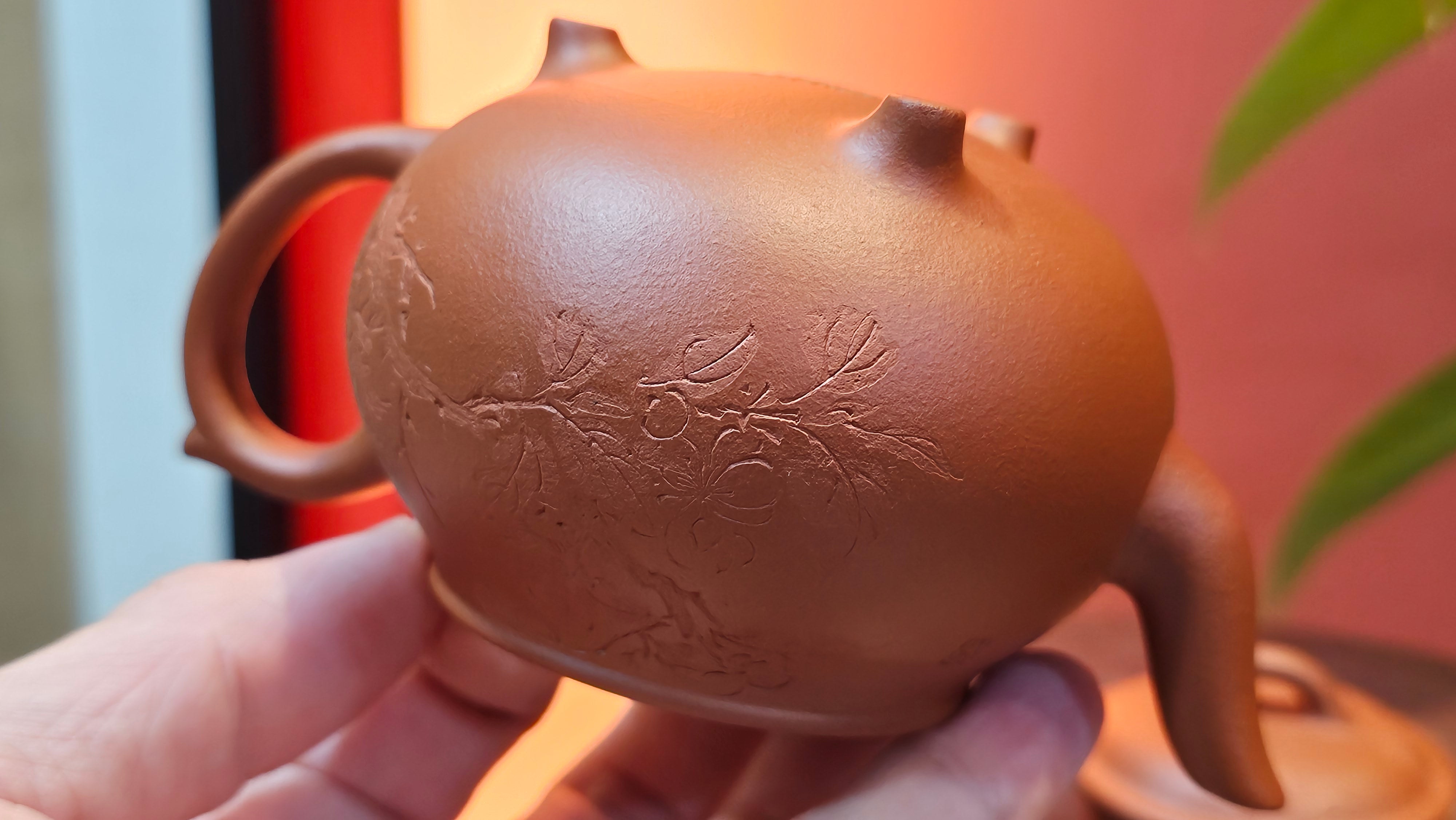 Meng Chen San Zu《孟臣三足》, 187.6ml, Xiao Hong Ni 小红泥, by our Craftsman Zhang Huan 张欢, Engraving by Craftsman Pe'eng Pe'eng 芃芃。~ Congratulations to Ms S.M.!!, 1827hrs 17th July 2025, Velden! The Netherlands 🇳🇱.