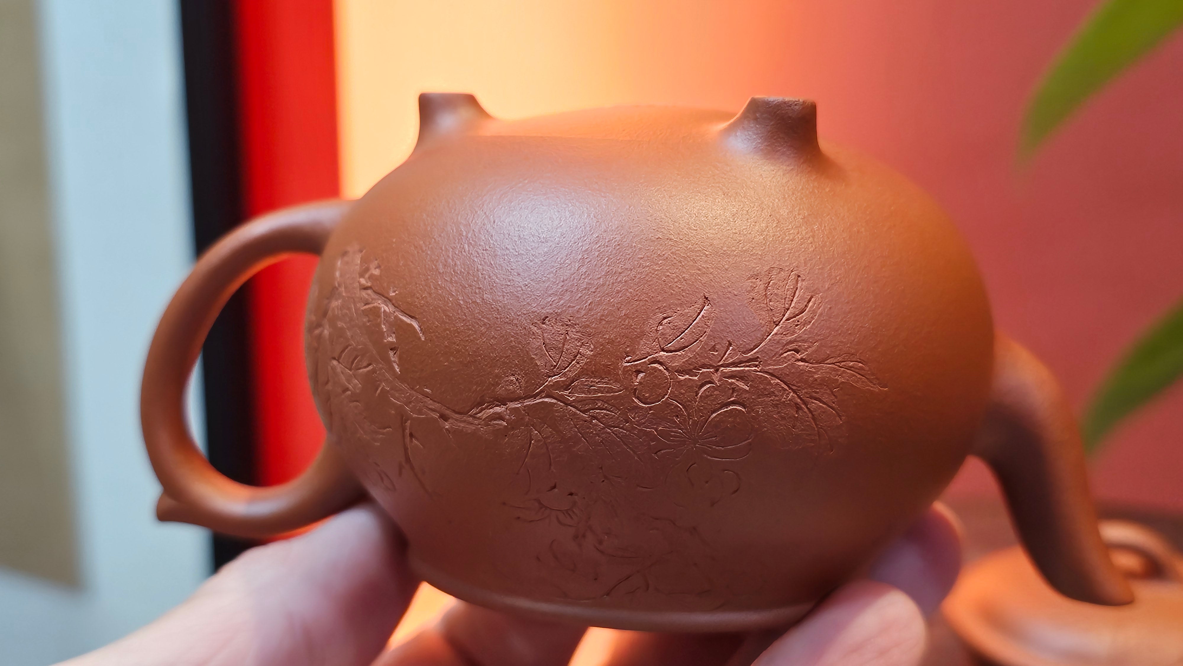 Meng Chen San Zu《孟臣三足》, 187.6ml, Xiao Hong Ni 小红泥, by our Craftsman Zhang Huan 张欢, Engraving by Craftsman Pe'eng Pe'eng 芃芃。~ Congratulations to Ms S.M.!!, 1827hrs 17th July 2025, Velden! The Netherlands 🇳🇱.