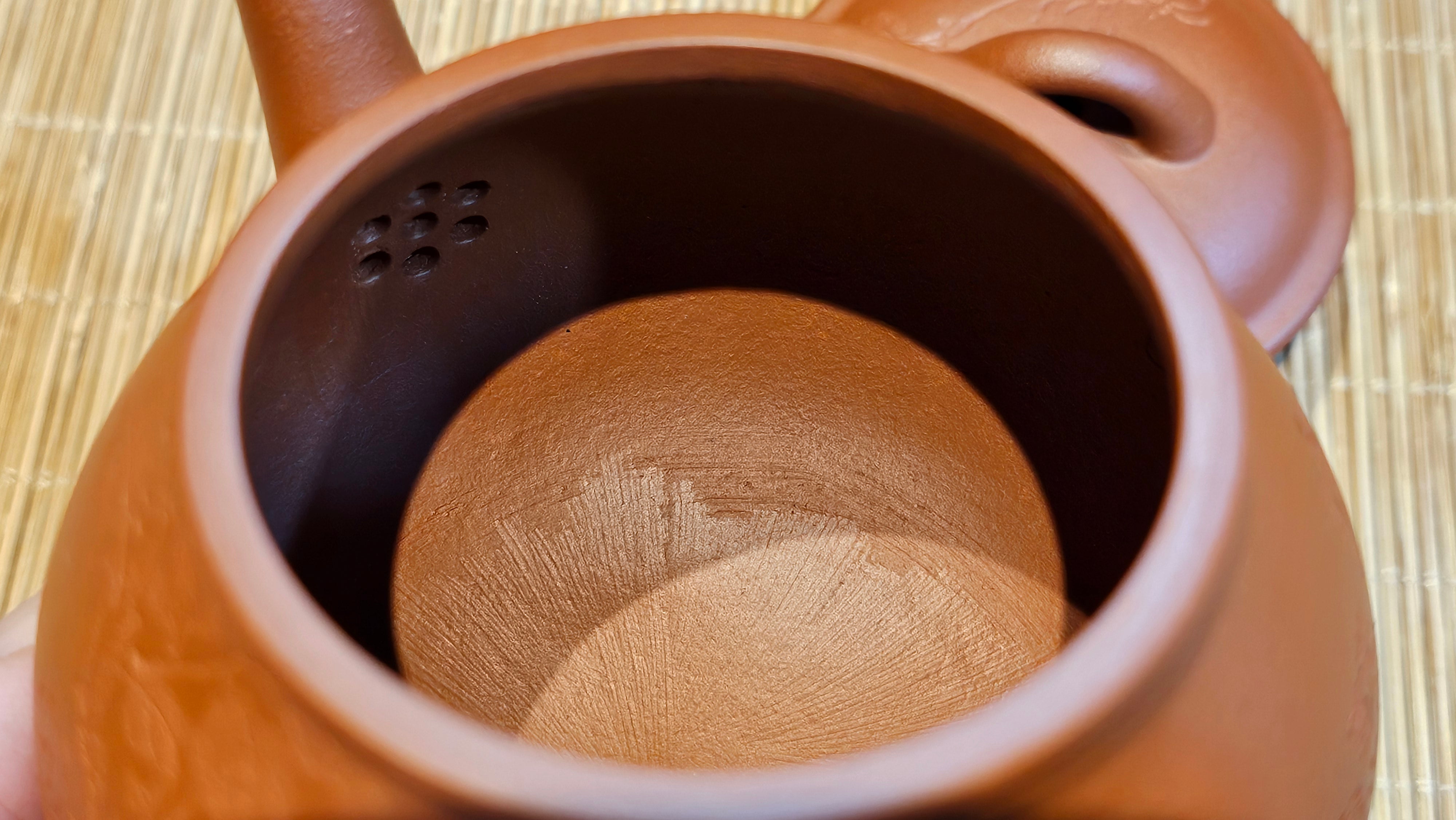 Meng Chen San Zu《孟臣三足》, 187.6ml, Xiao Hong Ni 小红泥, by our Craftsman Zhang Huan 张欢, Engraving by Craftsman Pe'eng Pe'eng 芃芃。~ Congratulations to Ms S.M.!!, 1827hrs 17th July 2025, Velden! The Netherlands 🇳🇱.