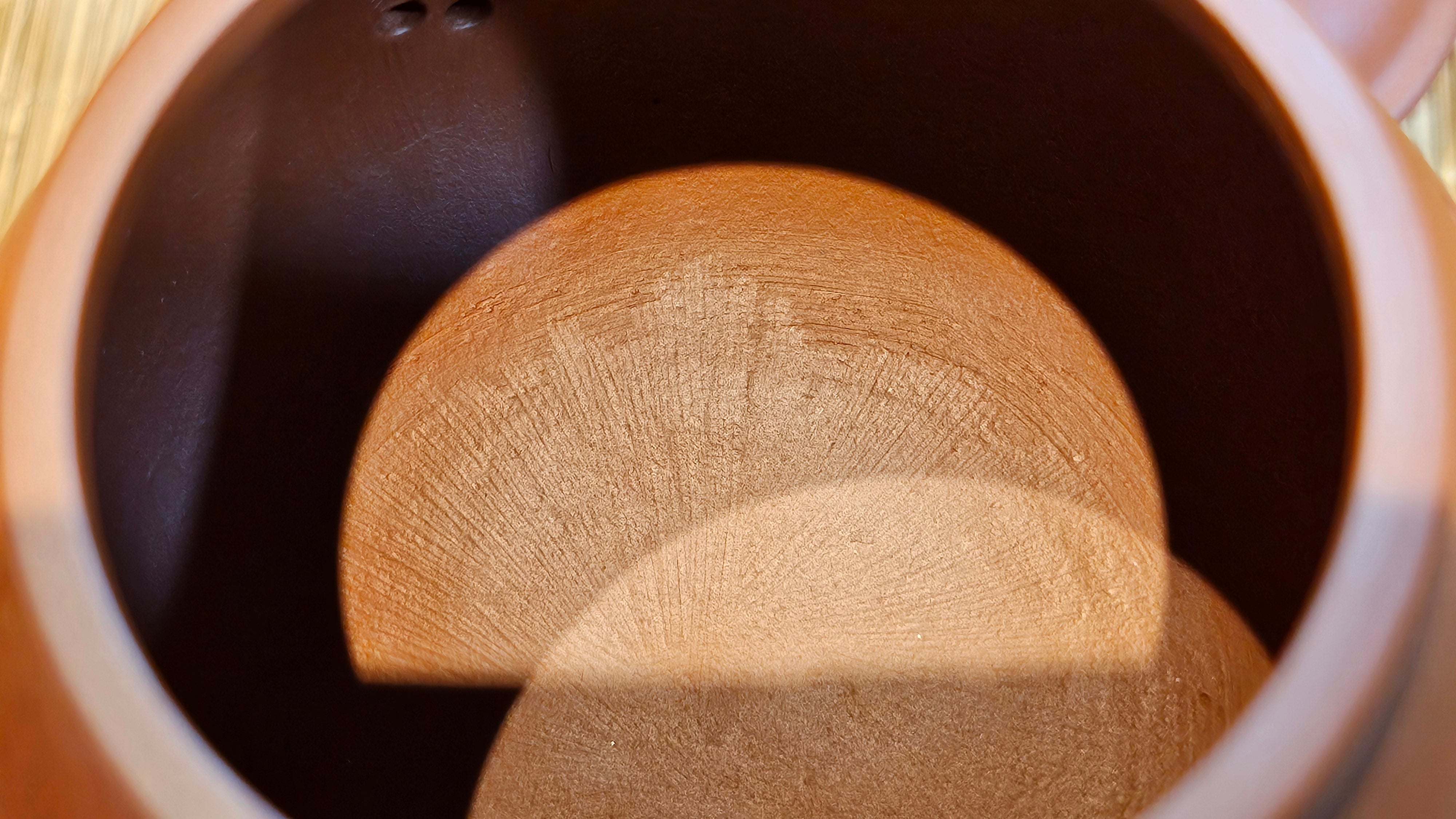 Meng Chen San Zu《孟臣三足》, 187.6ml, Xiao Hong Ni 小红泥, by our Craftsman Zhang Huan 张欢, Engraving by Craftsman Pe'eng Pe'eng 芃芃。~ Congratulations to Ms S.M.!!, 1827hrs 17th July 2025, Velden! The Netherlands 🇳🇱.